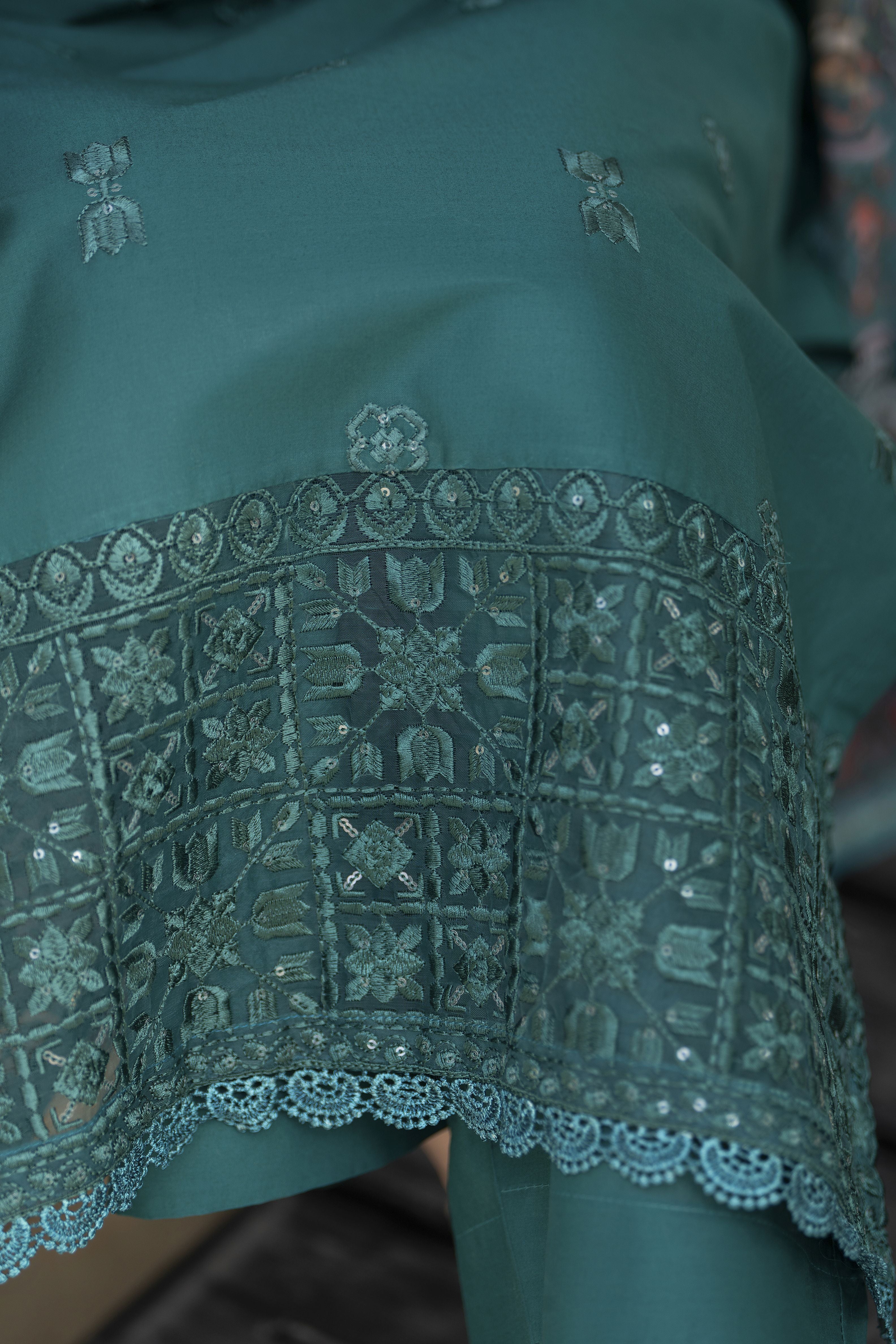 Gul Warun 3pc Embroidered Cotton Suit with Printed Chiffon Dupatta – AMG9