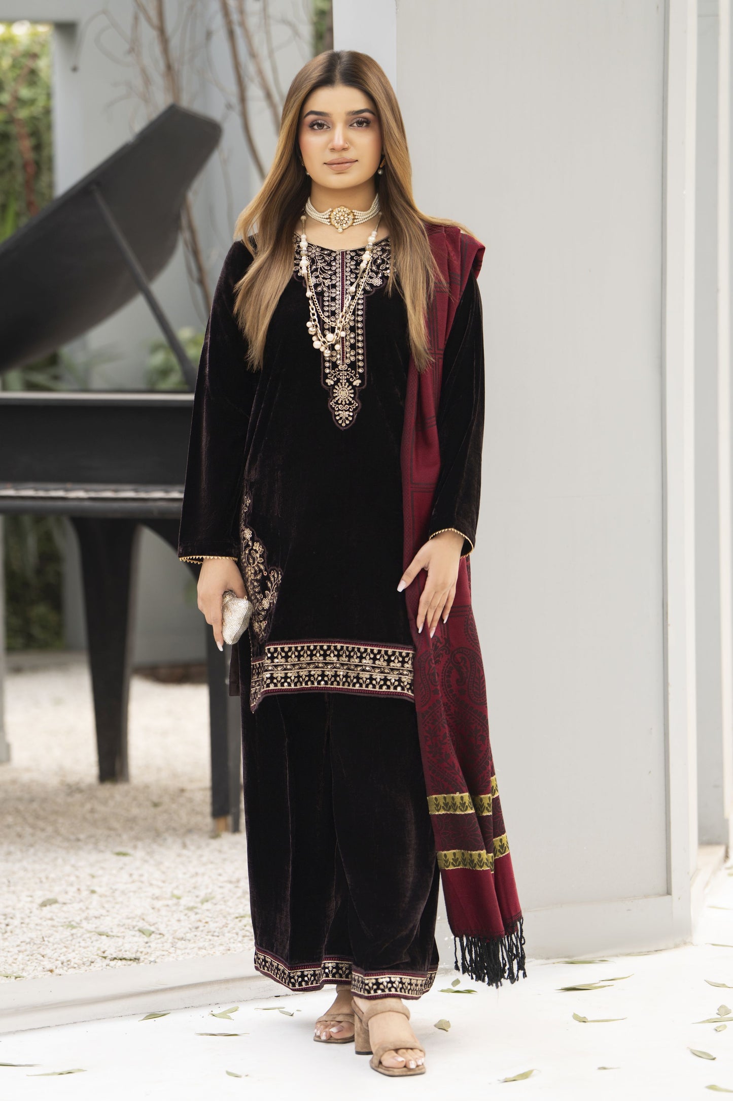 Zaina Plush – Zeen Velvet Ready to Wear 3pc Suit