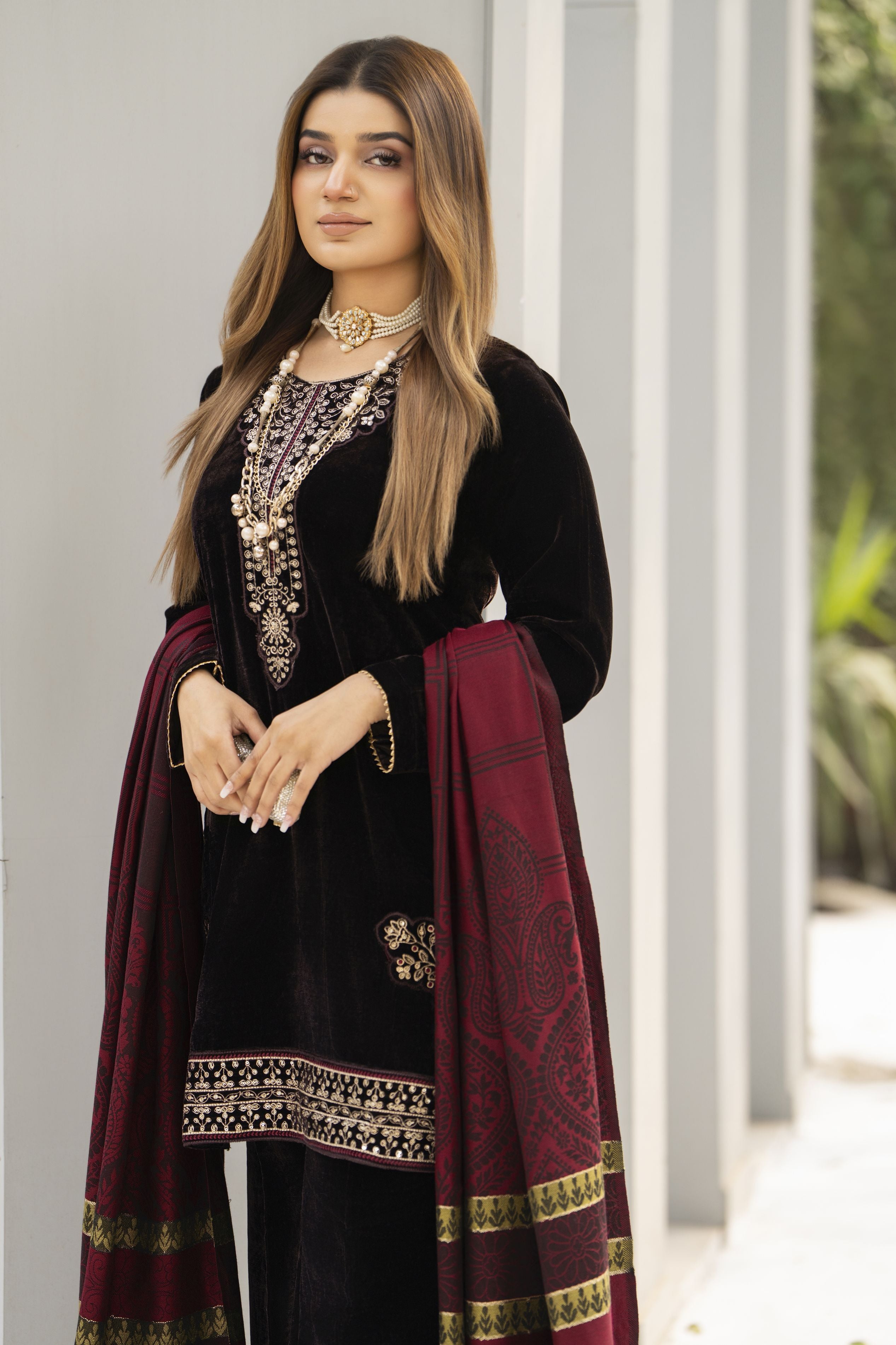 Zaina Plush – Zeen Velvet Ready to Wear 3pc Suit