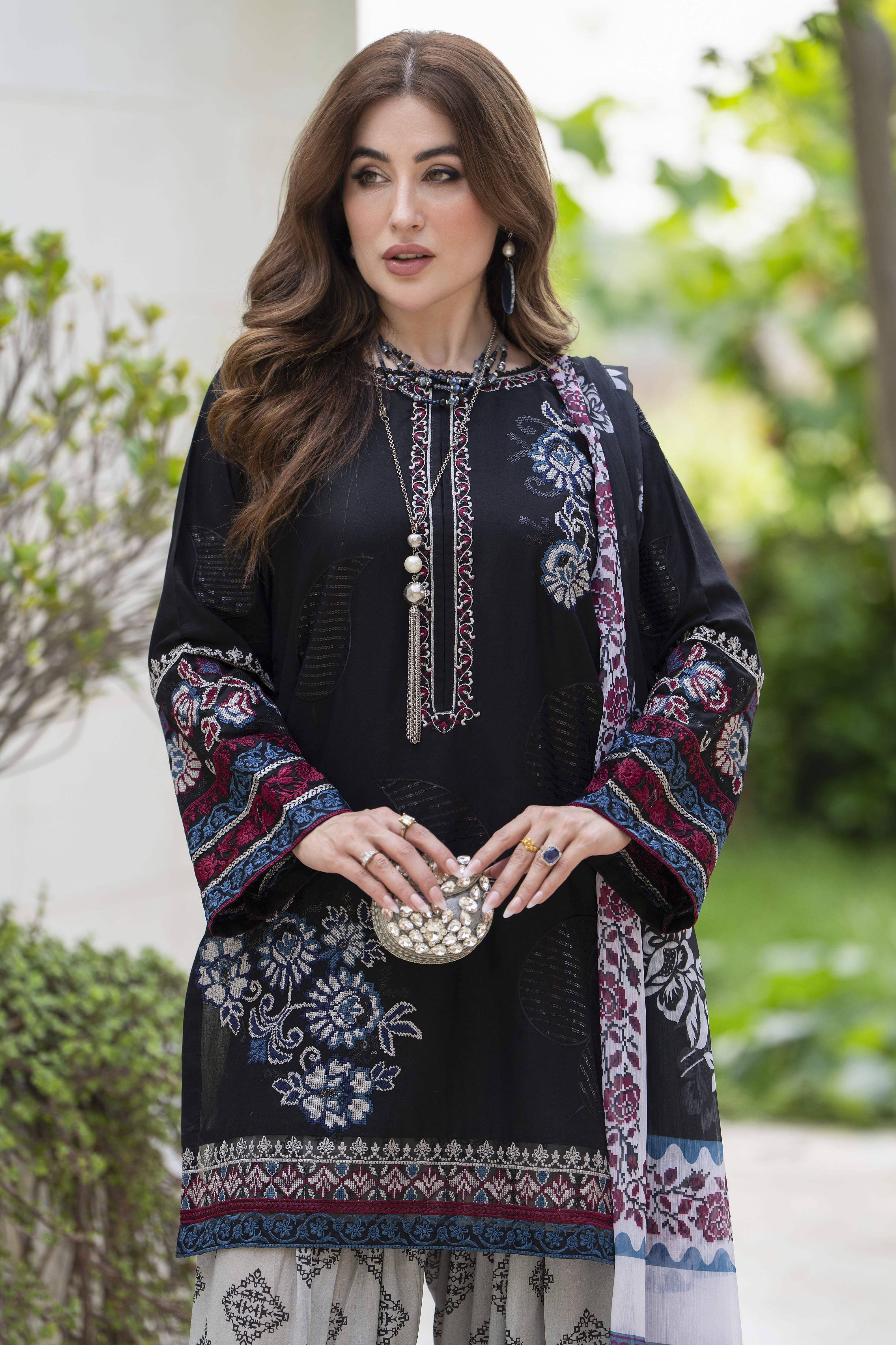 Gul Warun 3pc Cross-Stitch Embroidered Cotton Suit with Farshi Shalwar – AMG3