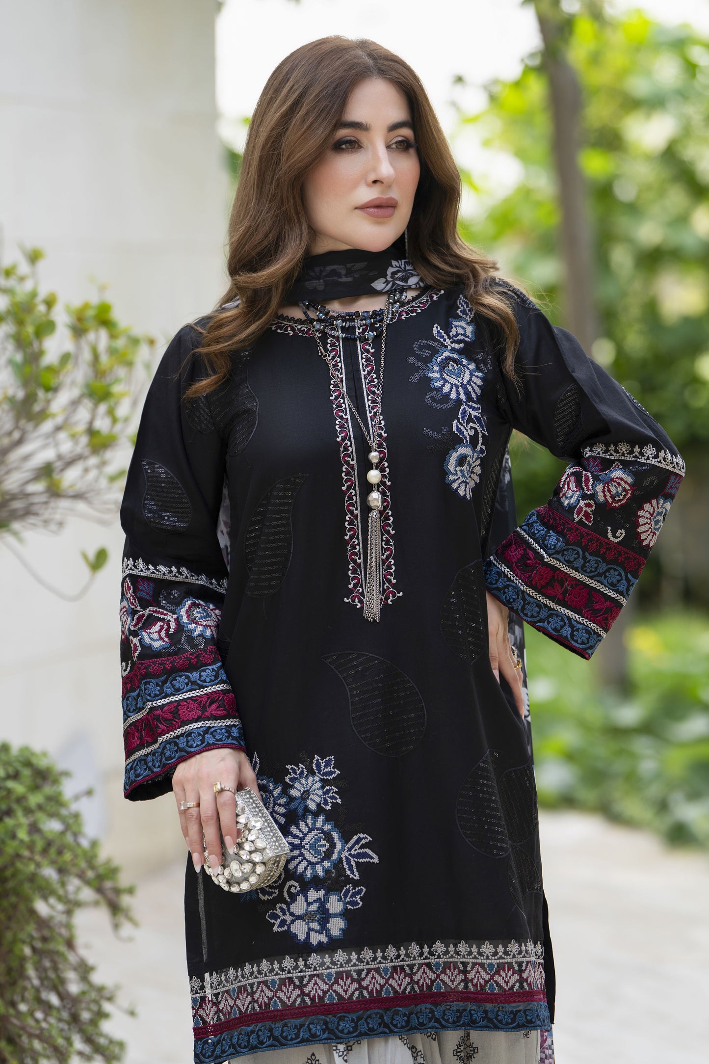 Gul Warun 3pc Cross-Stitch Embroidered Cotton Suit with Farshi Shalwar – AMG3