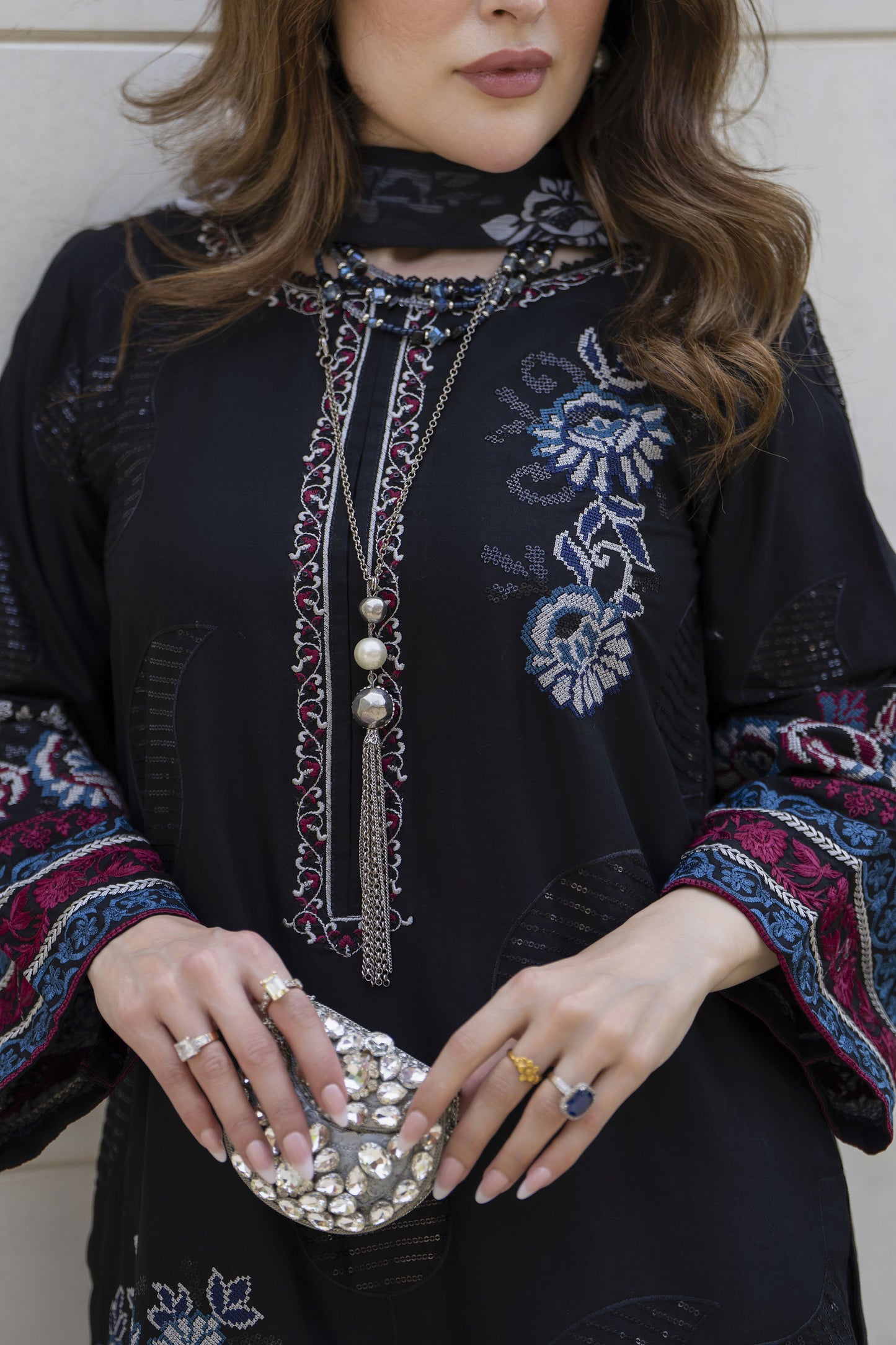 Gul Warun 3pc Cross-Stitch Embroidered Cotton Suit with Farshi Shalwar – AMG3