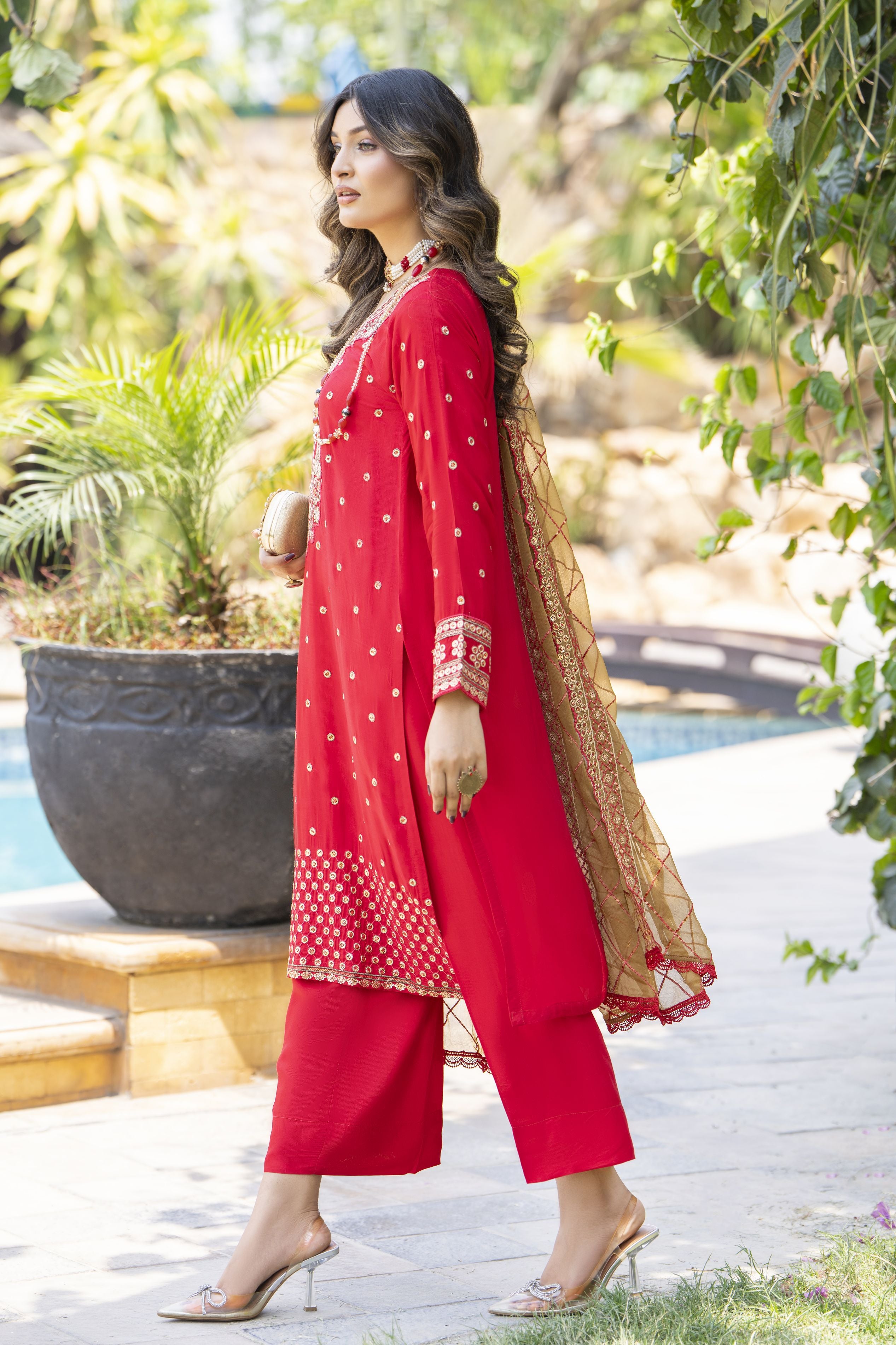 Radiant Red Embroidered 3pc Raw Silk Suit – Roshni1 by Gul Warun