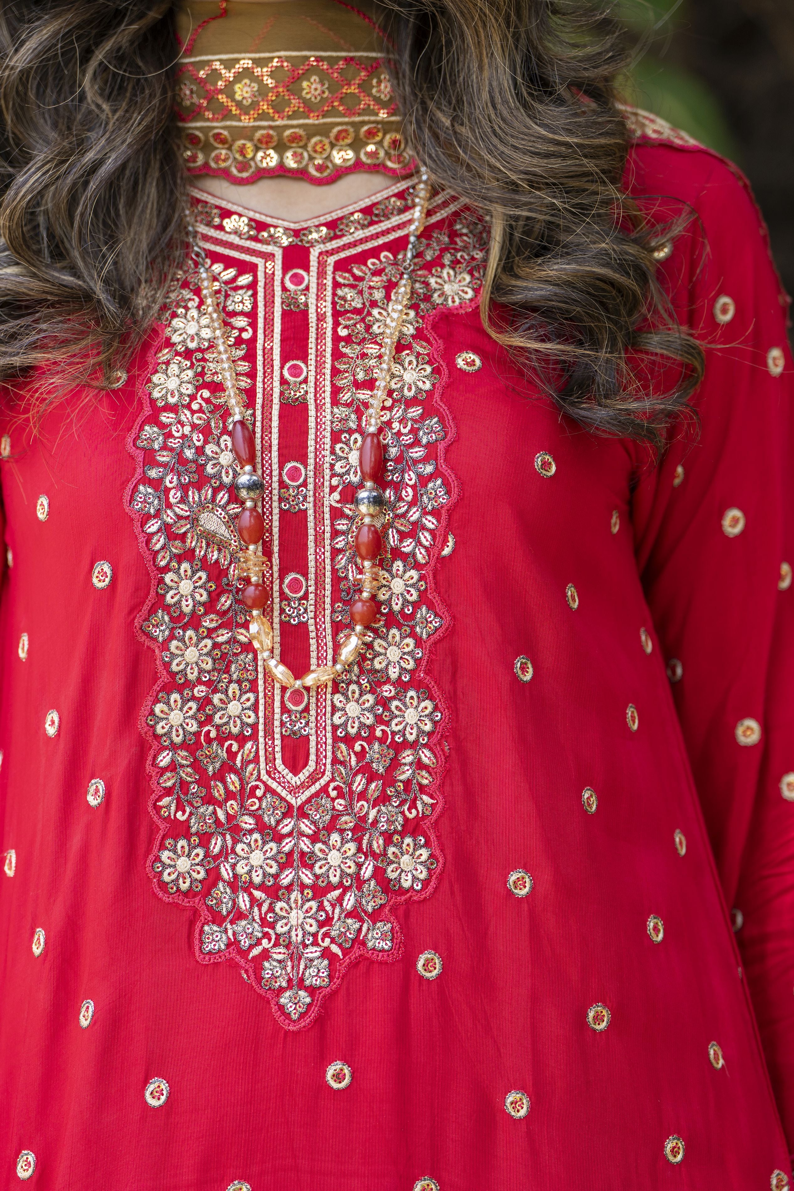 Radiant Red Embroidered 3pc Raw Silk Suit – Roshni1 by Gul Warun