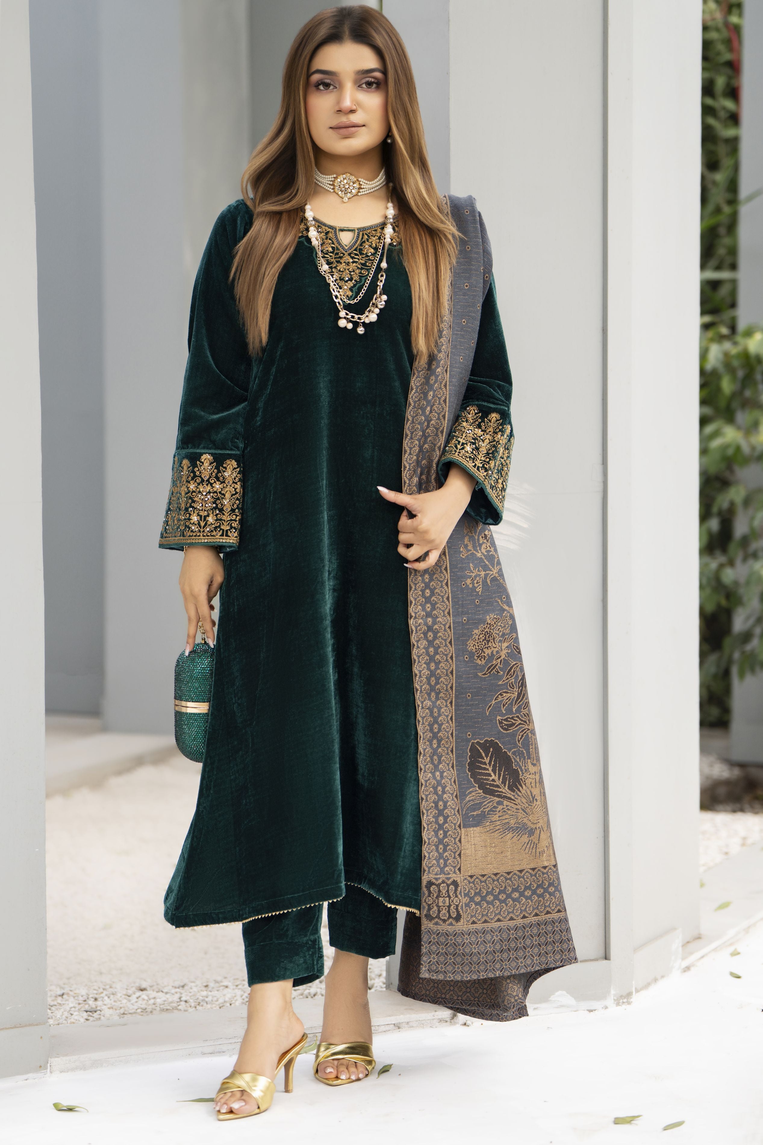 Zaina Plush – Aira Velvet Ready to Wear 3pc Suit