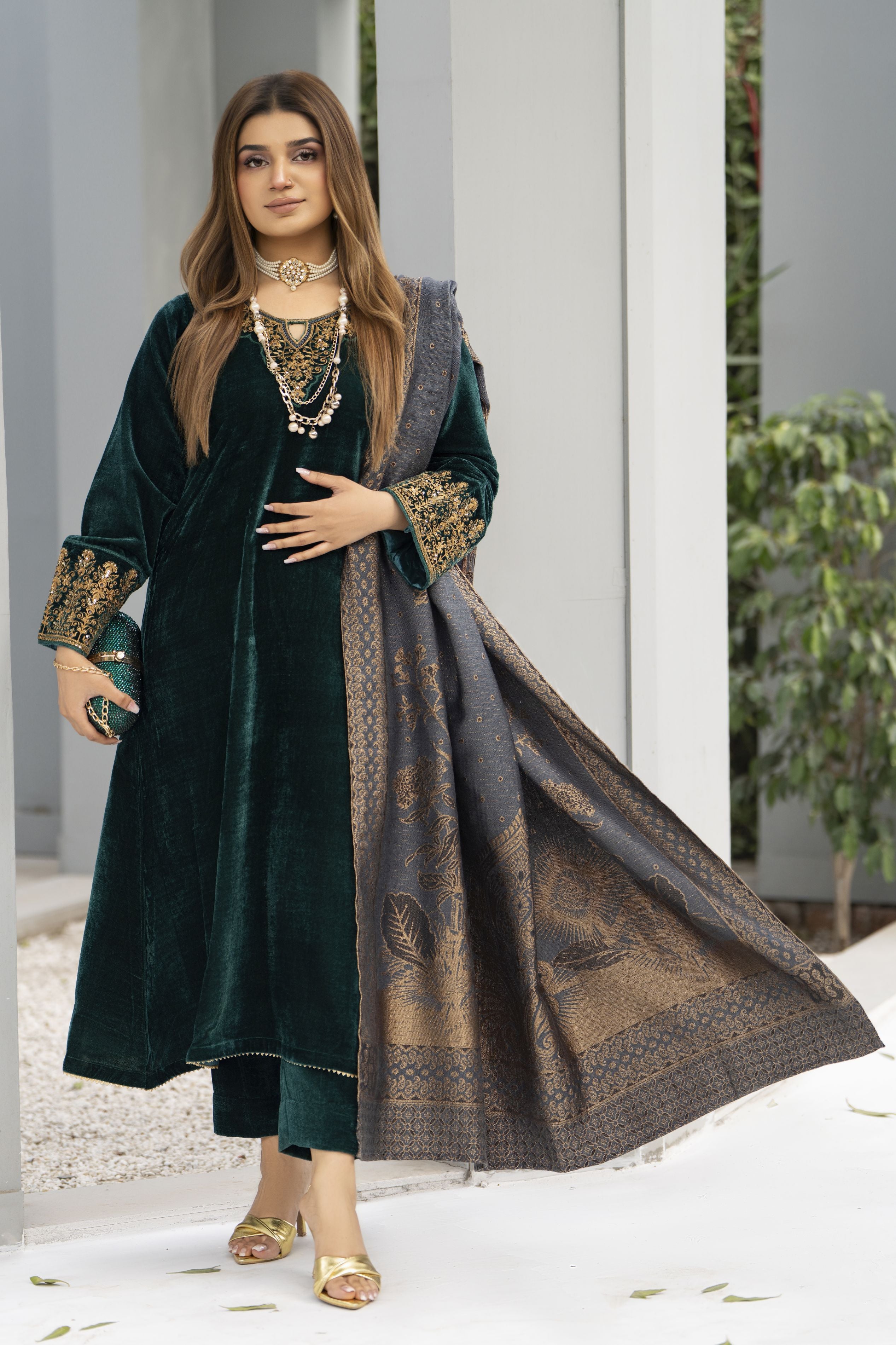 Zaina Plush – Aira Velvet Ready to Wear 3pc Suit