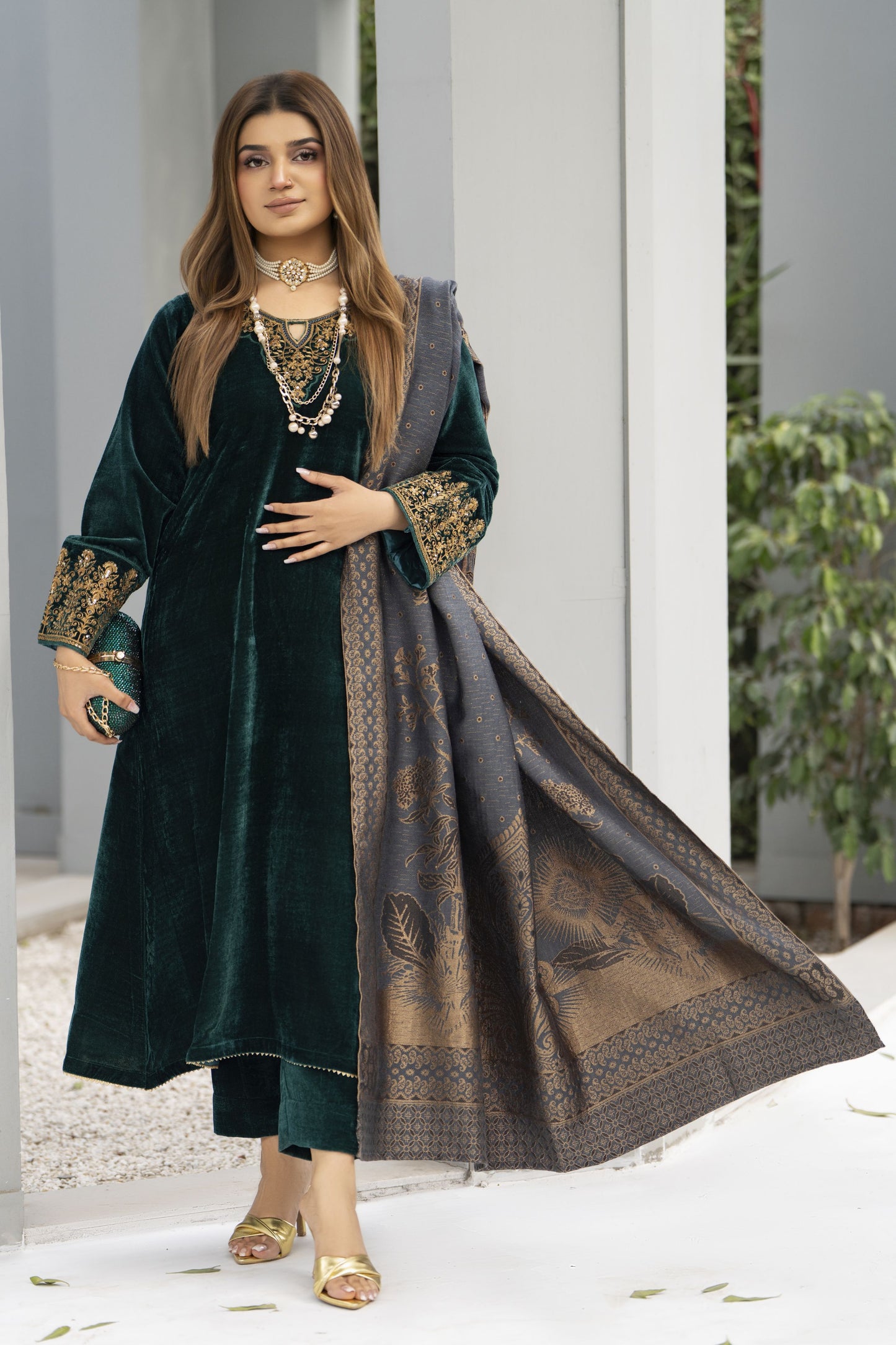 Zaina Plush – Aira Velvet Ready to Wear 3pc Suit