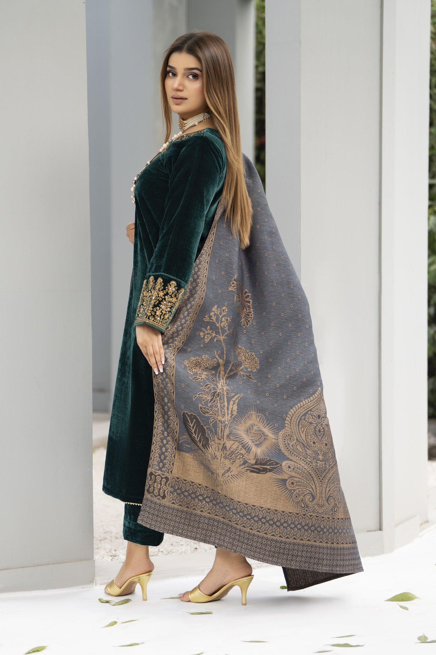 Zaina Plush – Aira Velvet Ready to Wear 3pc Suit