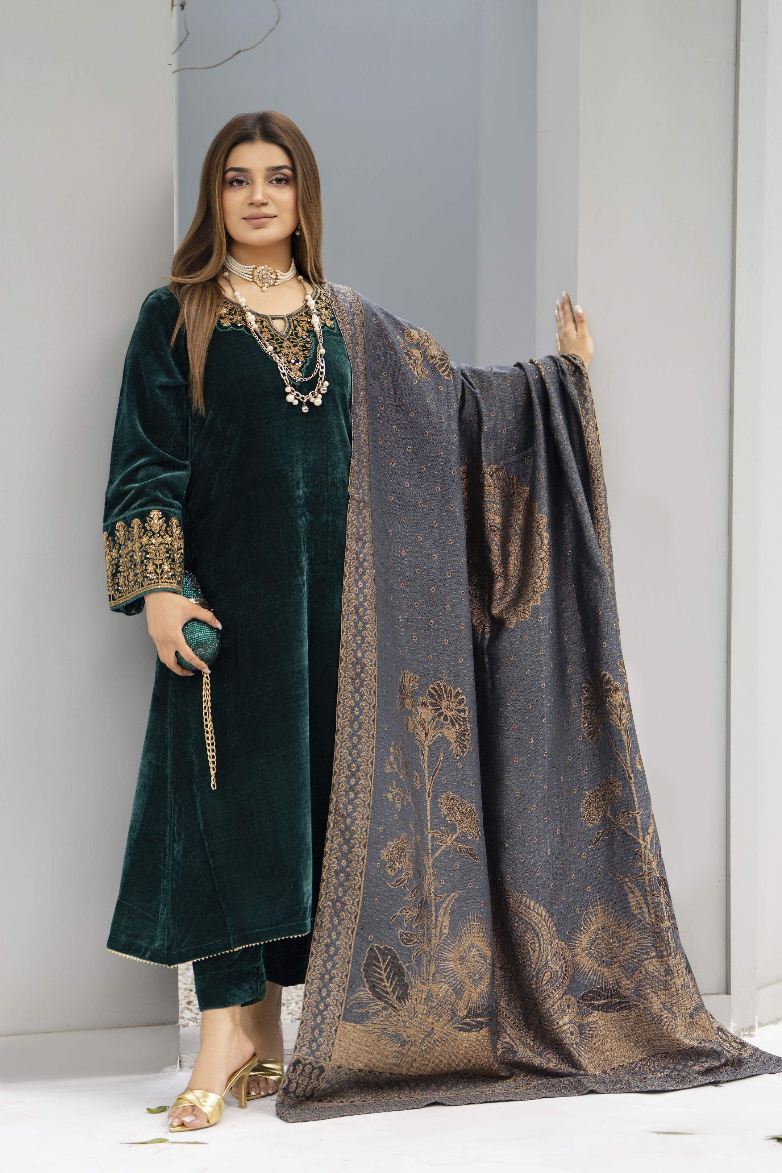 Zaina Plush – Aira Velvet Ready to Wear 3pc Suit