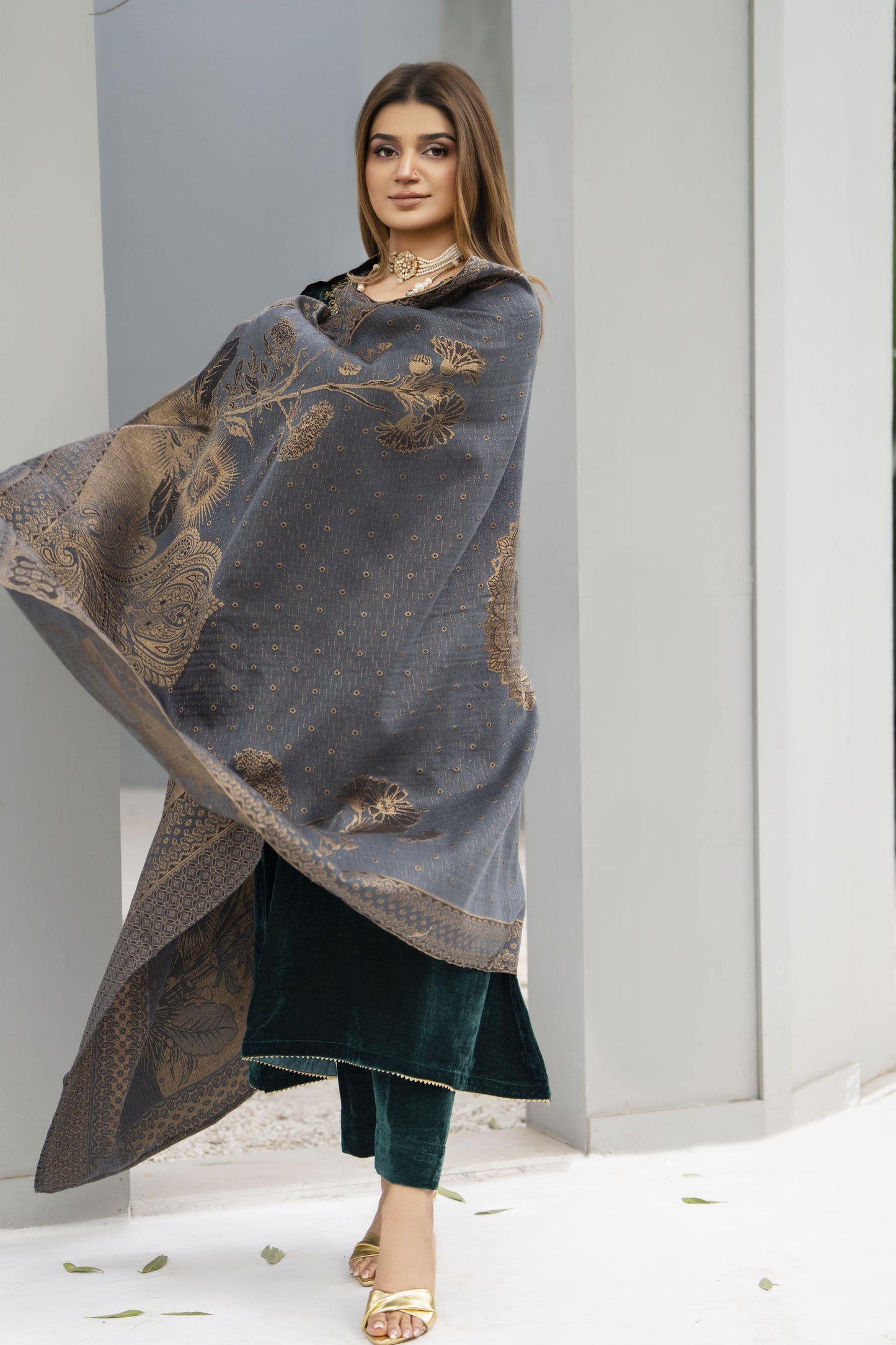 Zaina Plush – Aira Velvet Ready to Wear 3pc Suit