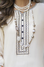 Ivory Floral Embroidered 3pc Short Shirt & Farshi Shalwar Set – Roshni4 by Gul Warun
