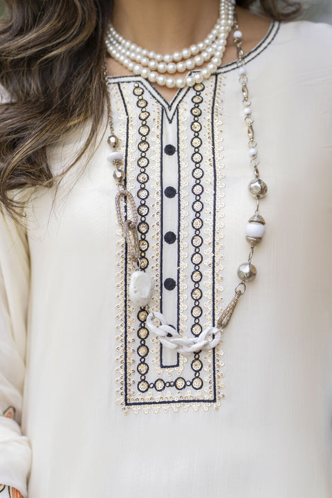 Ivory Floral Embroidered 3pc Short Shirt & Farshi Shalwar Set – Roshni4 by Gul Warun