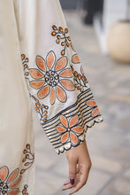 Ivory Floral Embroidered 3pc Short Shirt & Farshi Shalwar Set – Roshni4 by Gul Warun
