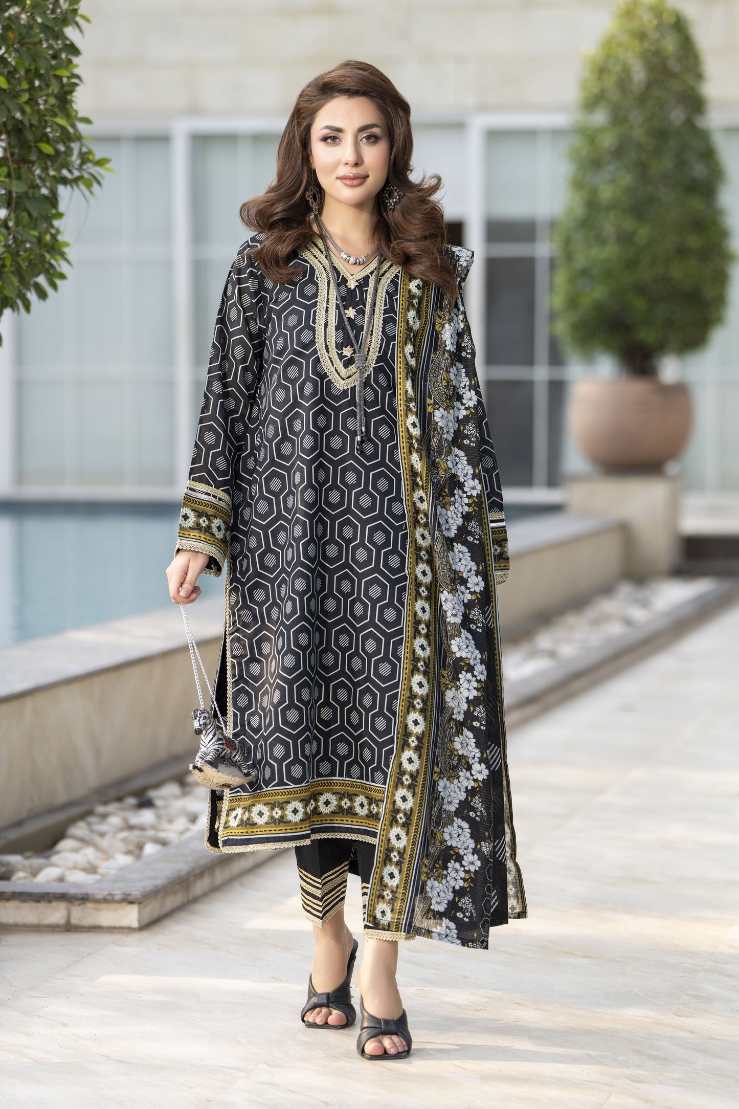 Zaina Bliss 3pc Printed Lawn Suit With Gota Work Bliss9