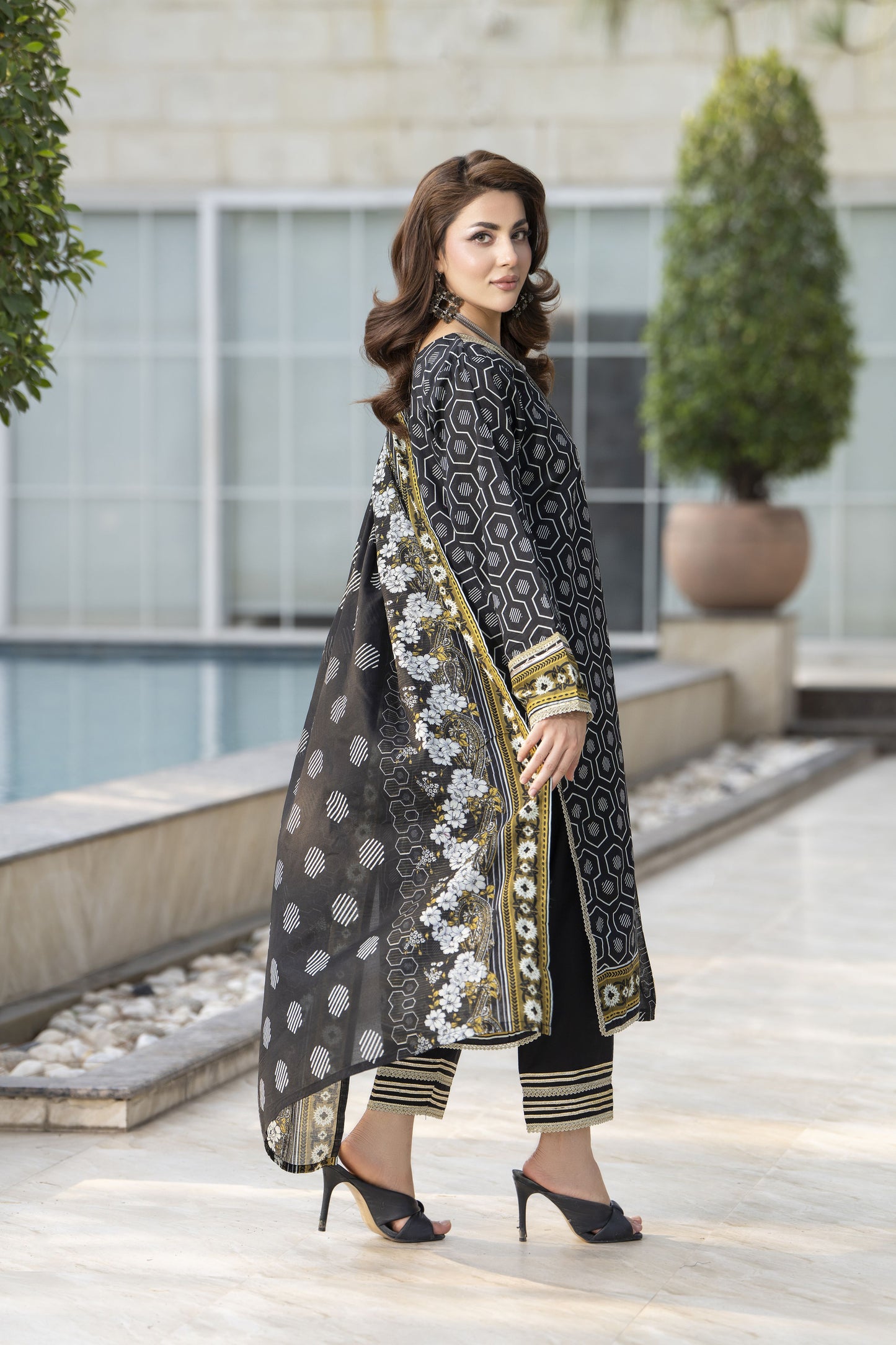 Zaina Bliss 3pc Printed Lawn Suit With Gota Work Bliss9