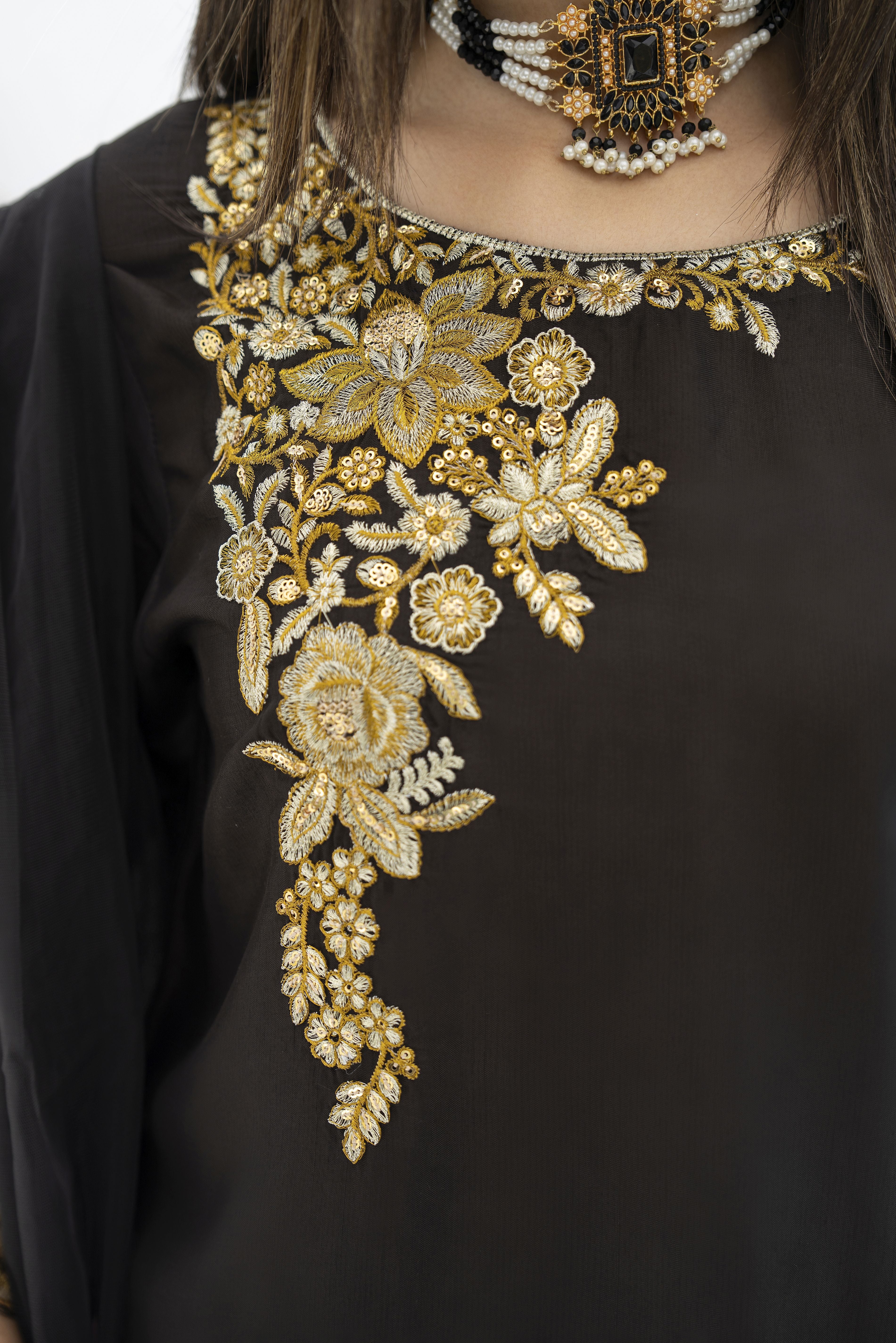 Aabpara’s Timeless Farshi Charm – FTA12