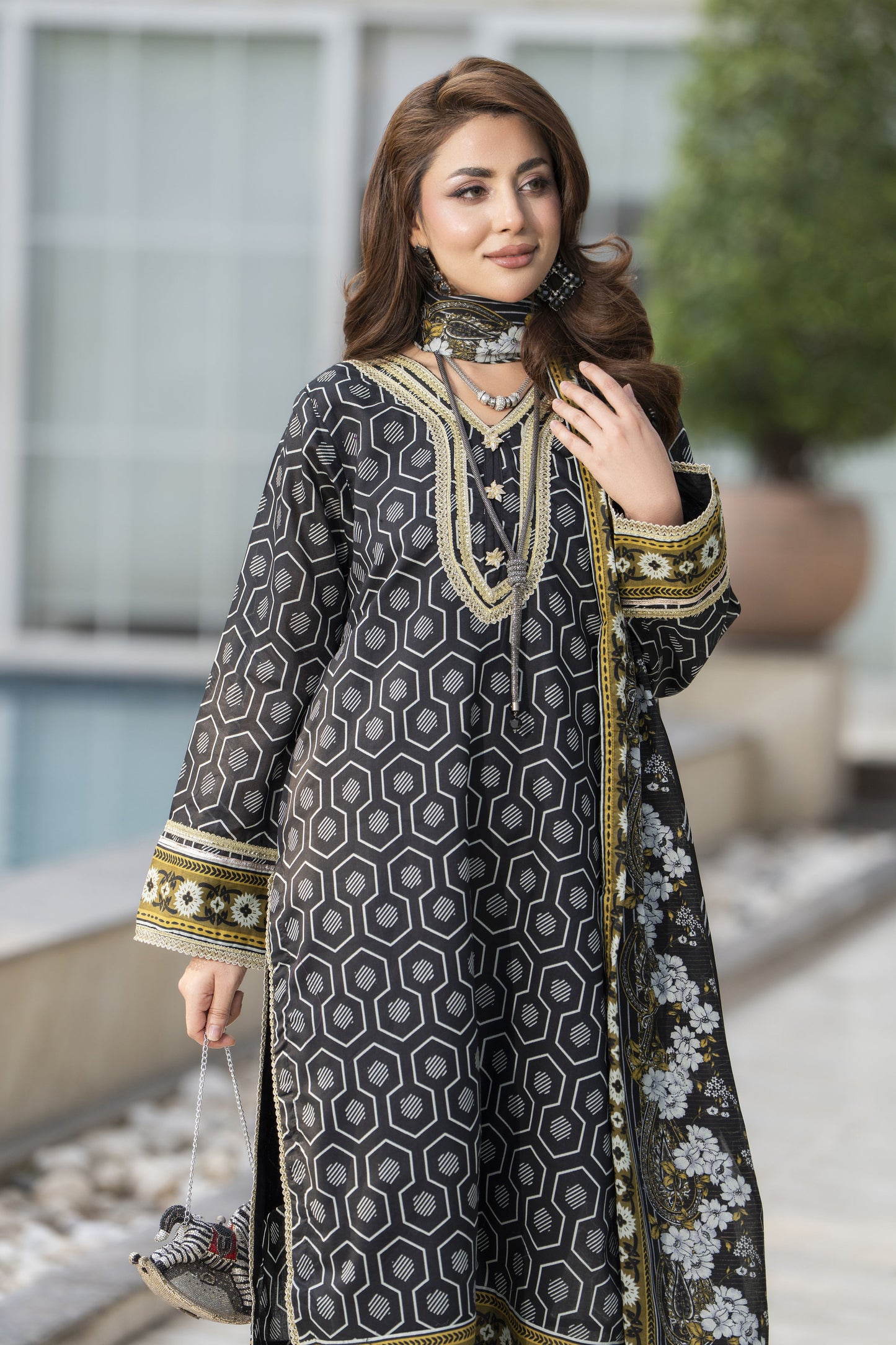 Zaina Bliss 3pc Printed Lawn Suit With Gota Work Bliss9