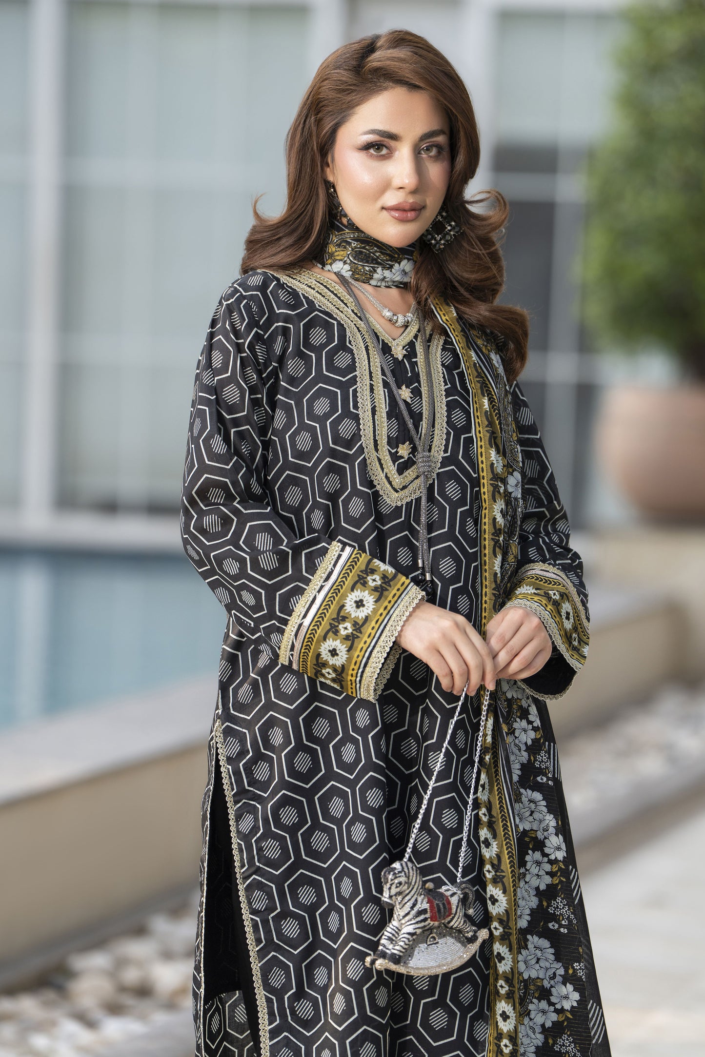 Zaina Bliss 3pc Printed Lawn Suit With Gota Work Bliss9