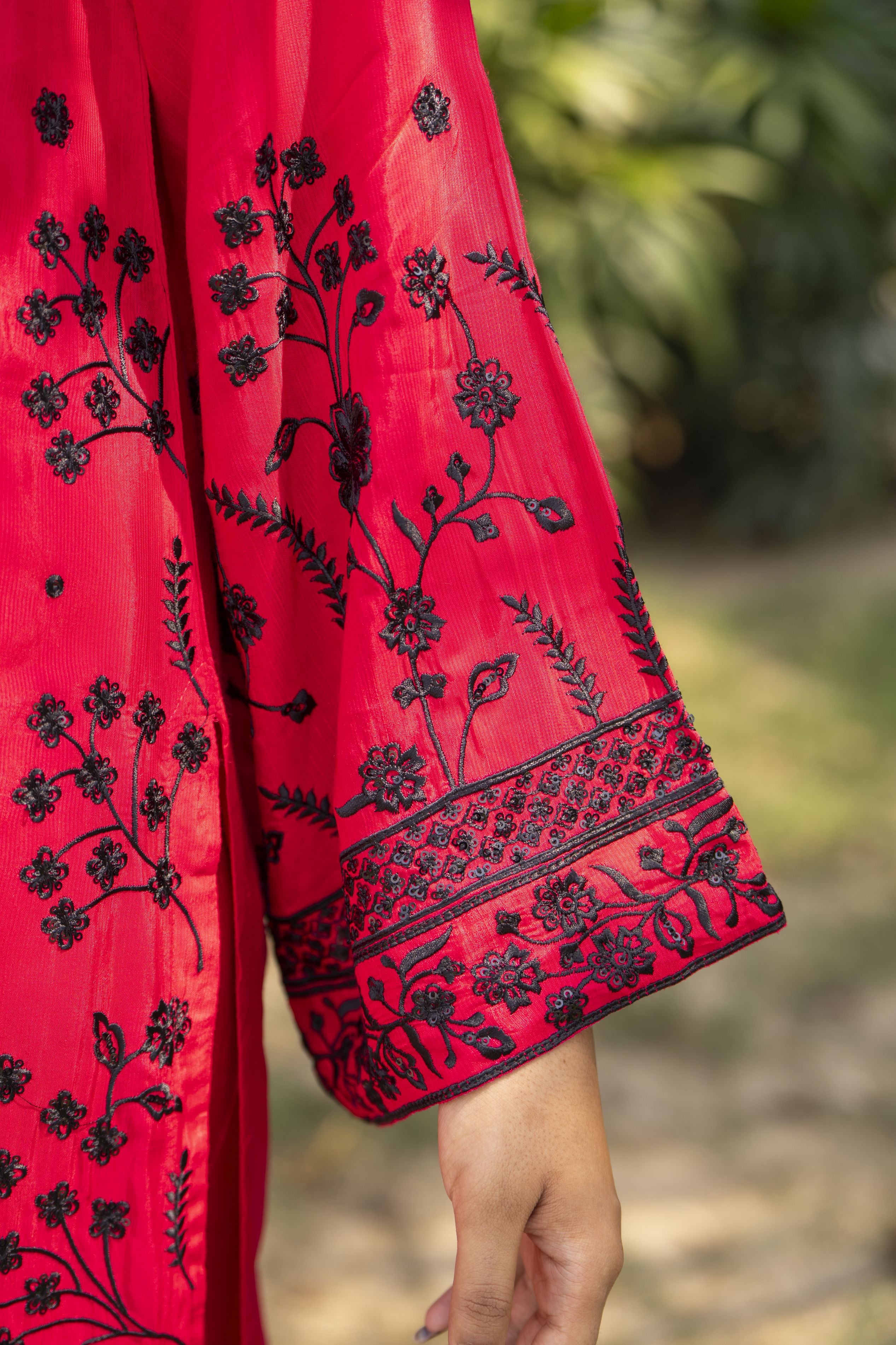 Deep Pink & Black Embroidered 3pc Raw Silk Suit – Roshni3 by Gul Warun