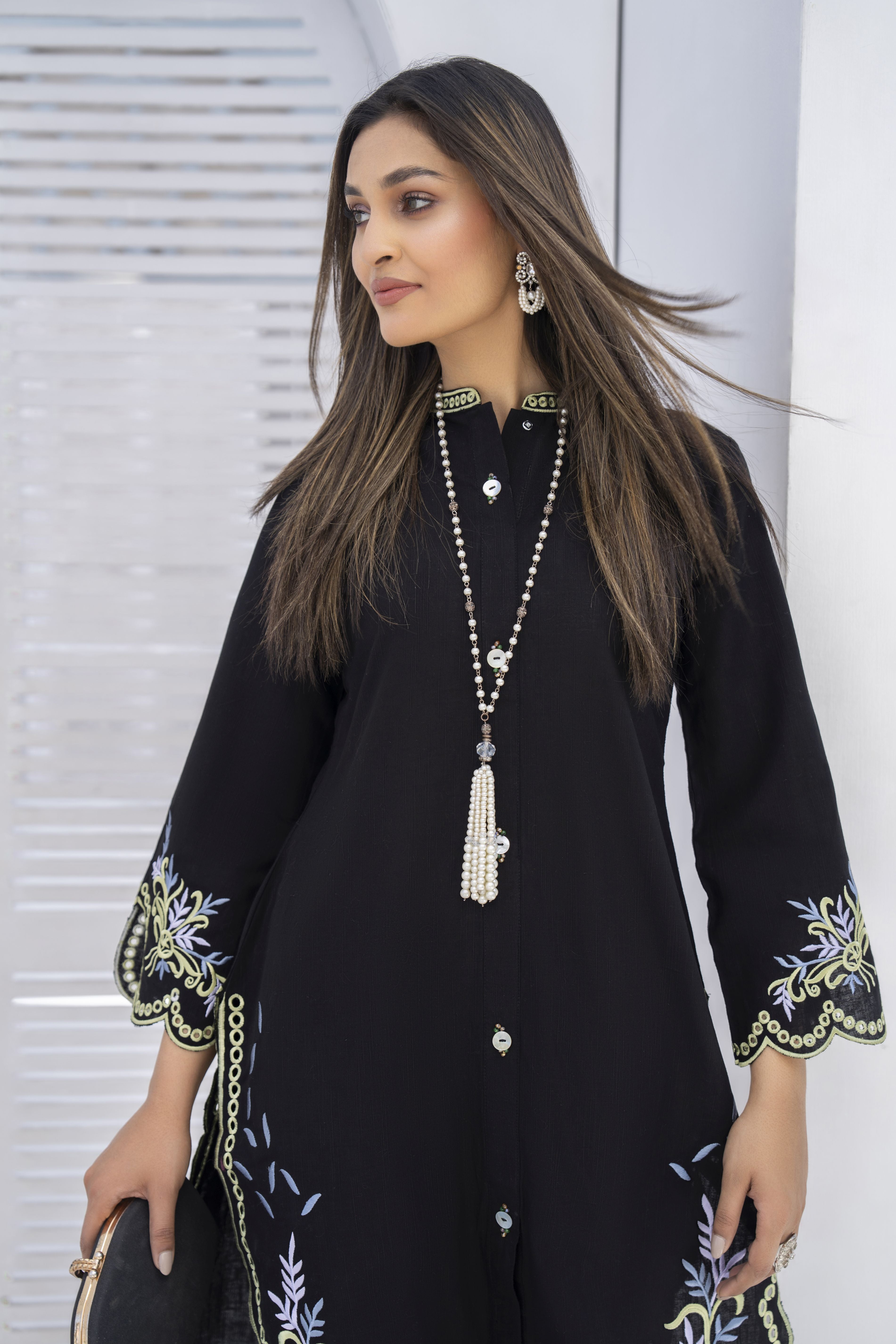 Raaya by Zaiwa Black Embroidered Khaddar 2-Piece Ready-to-Wear Womenwear