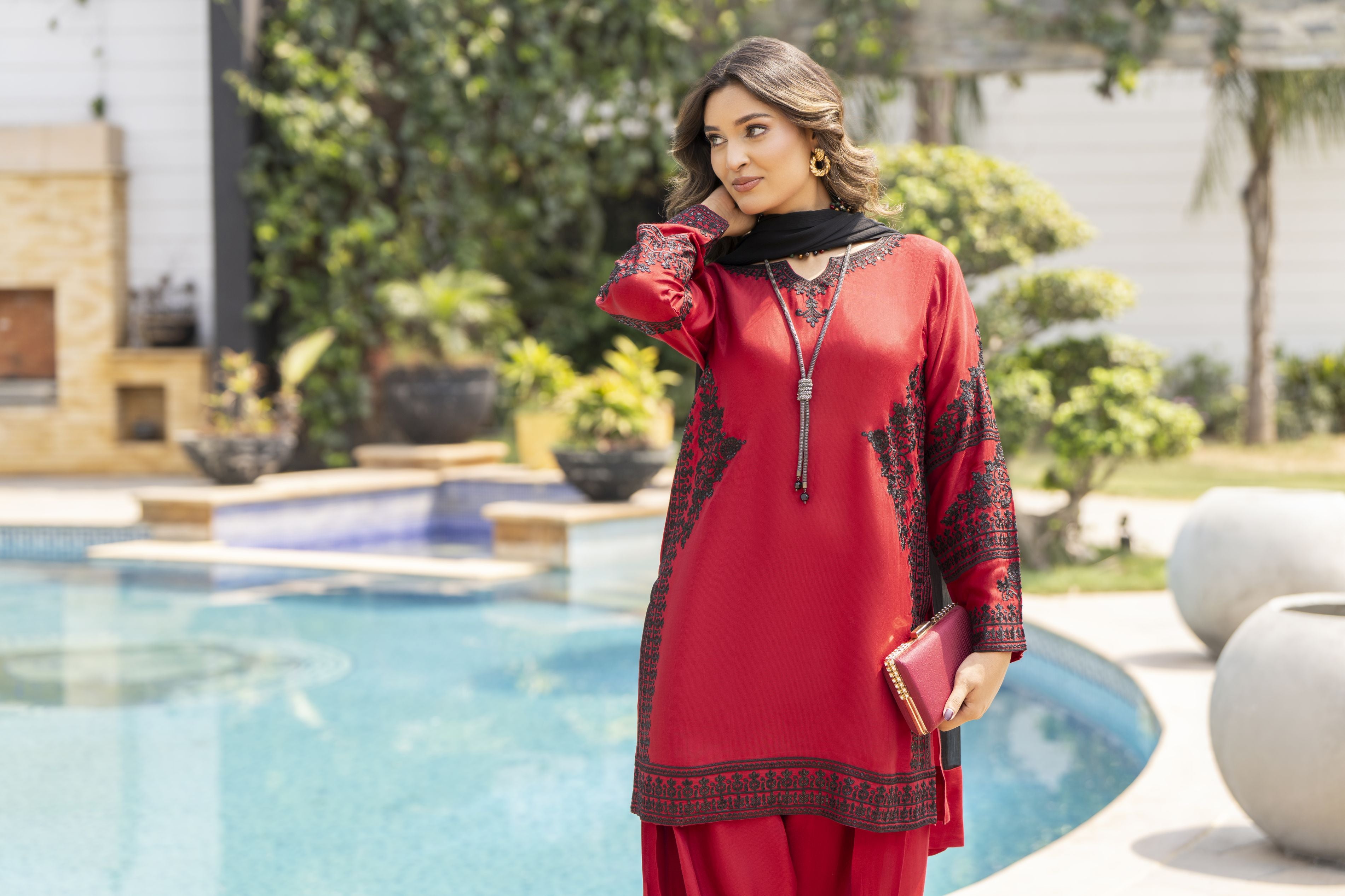 Ruby Red Embroidered 3pc Short Shirt & Farshi Shalwar Set – Roshni6 by Gul Warun