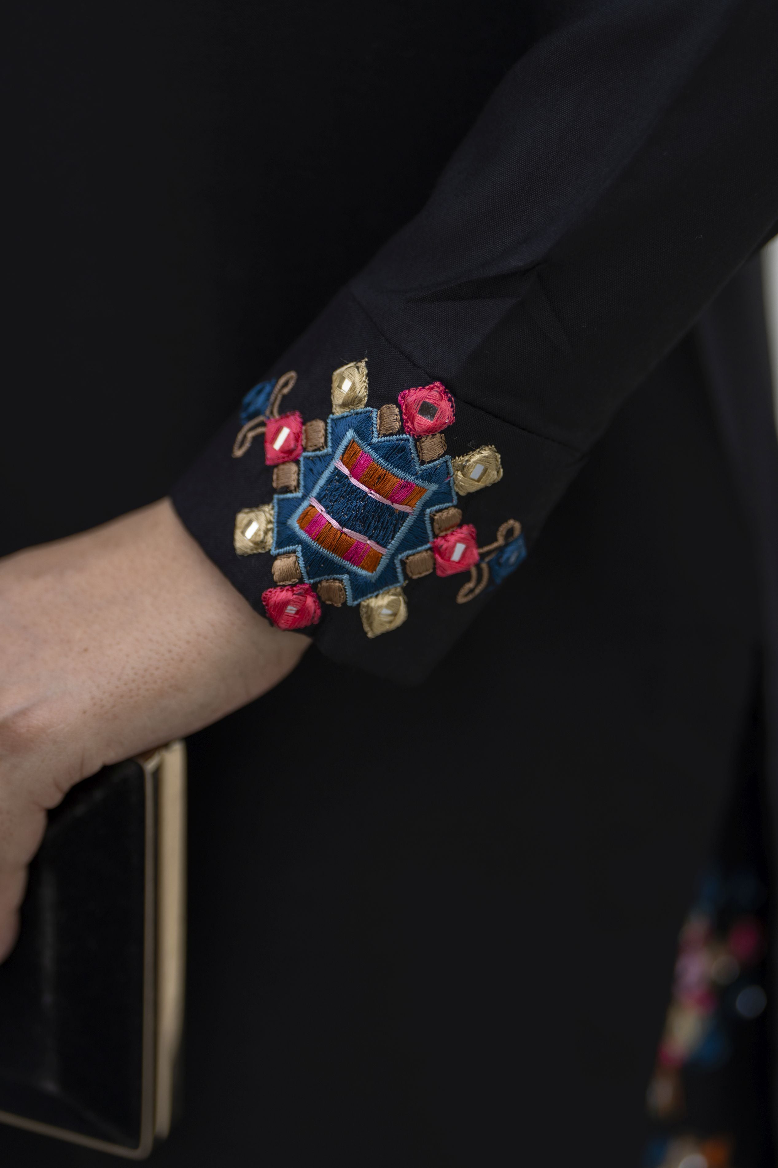 Zaiwa Black 2PC Ready to Wear Embroidered Linen Suit with Mirror Work LTZ8