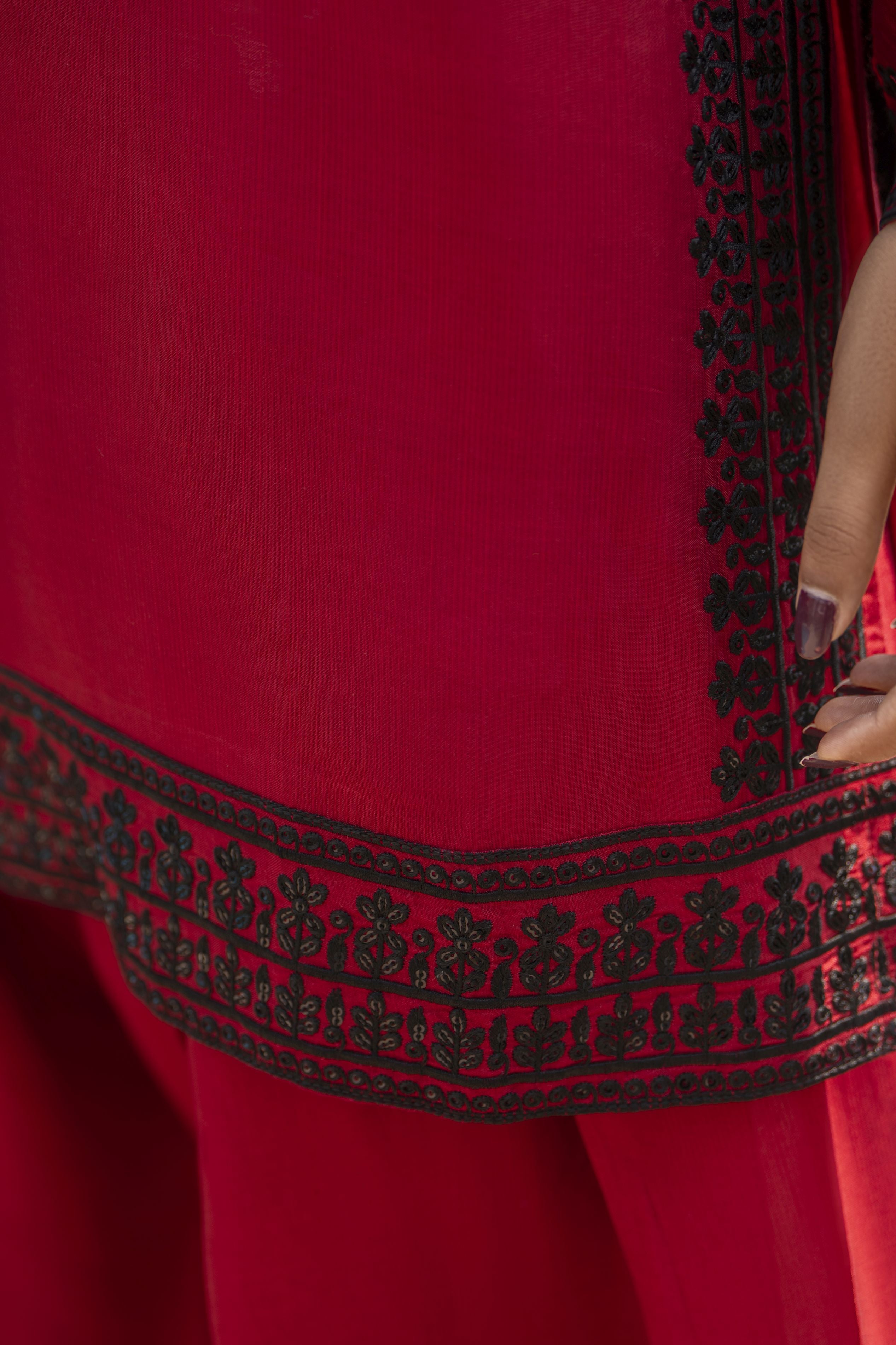 Ruby Red Embroidered 3pc Short Shirt & Farshi Shalwar Set – Roshni6 by Gul Warun