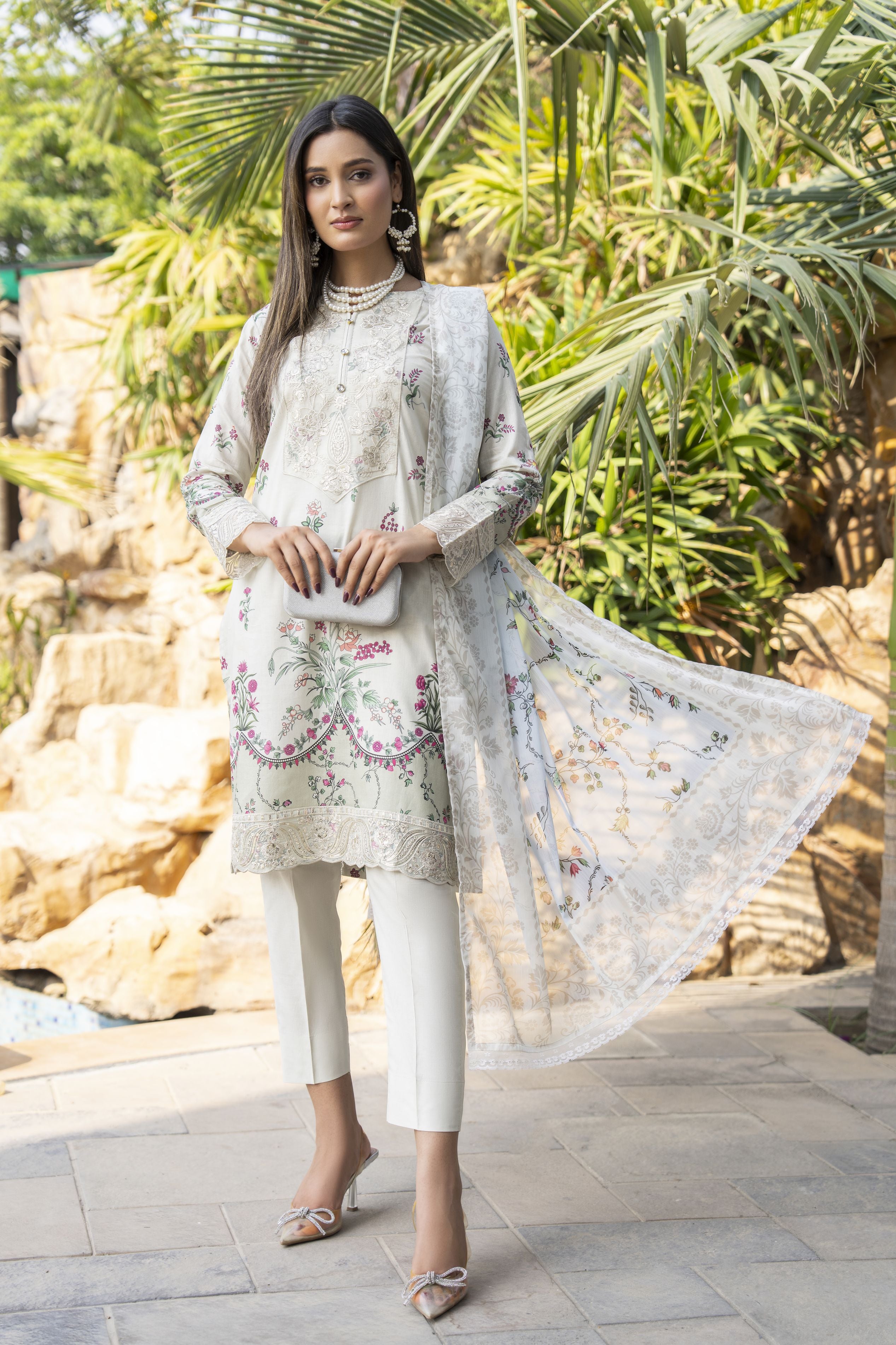 Ivory 3pc Embroidered Lawn Suit | Garmi Ka Jora by Dress Code – GKJ5