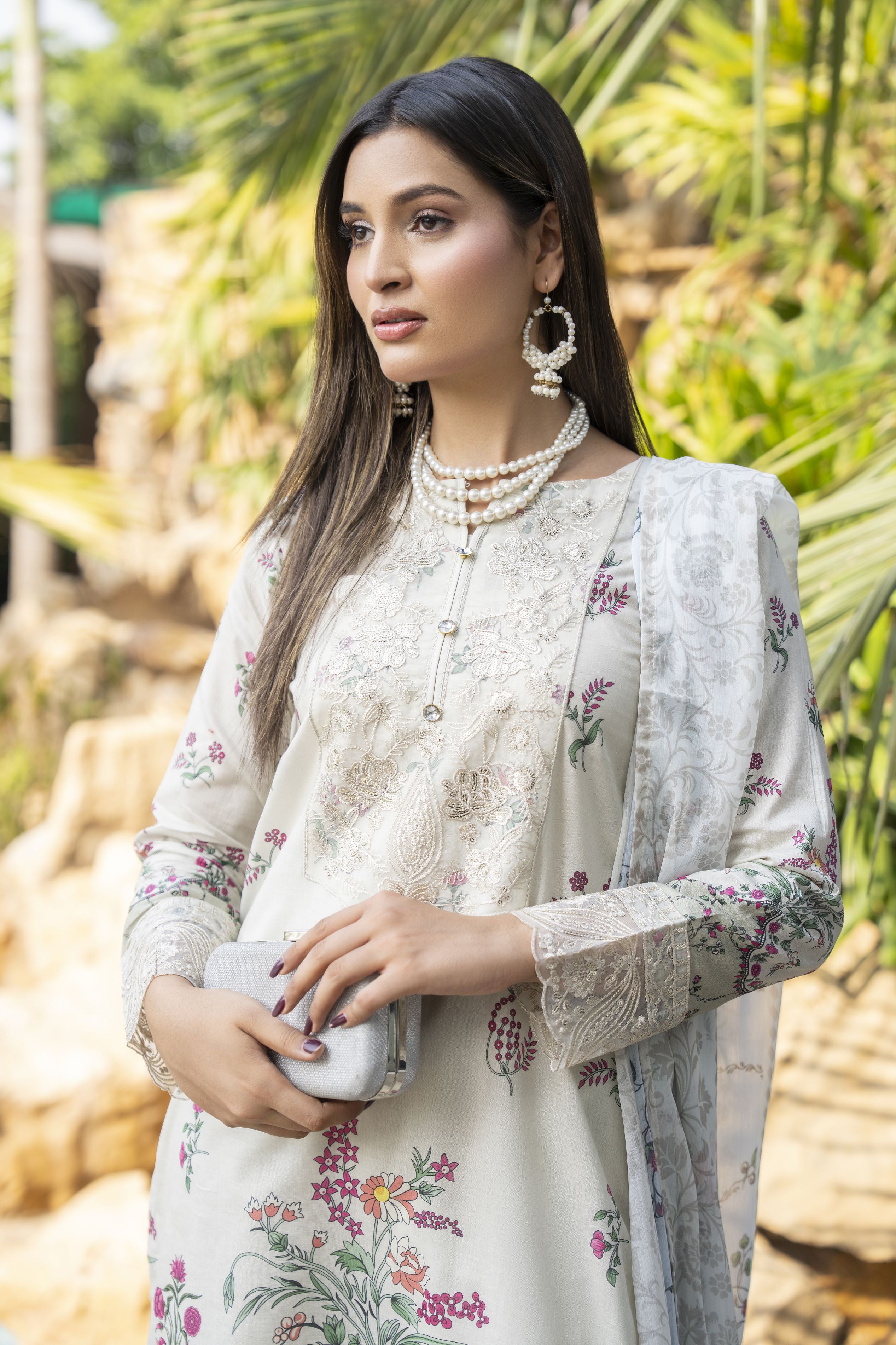 Ivory 3pc Embroidered Lawn Suit | Garmi Ka Jora by Dress Code – GKJ5
