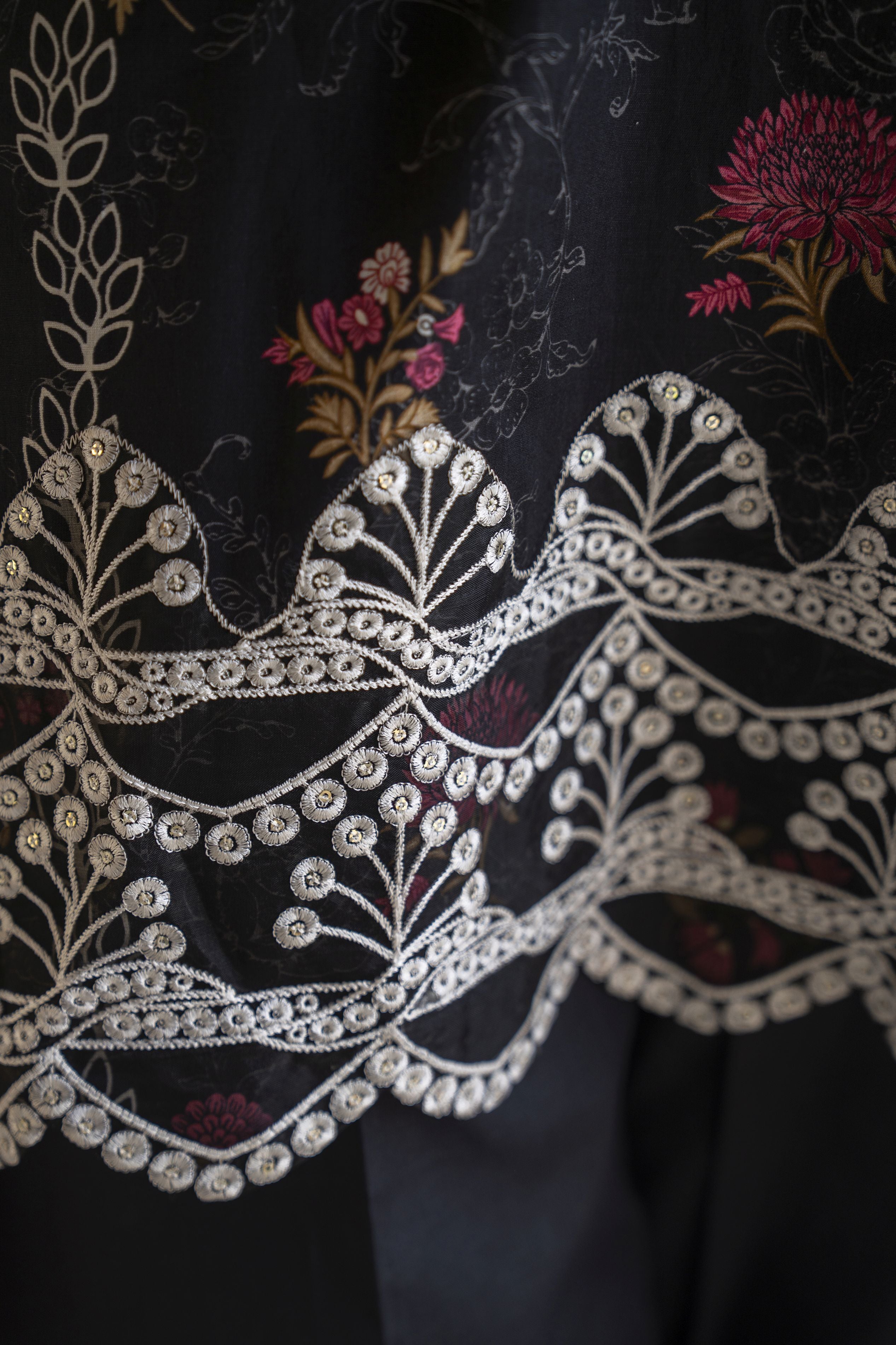 Black 3pc Embroidered Lawn Suit | Garmi Ka Jora by Dress Code GKJ7