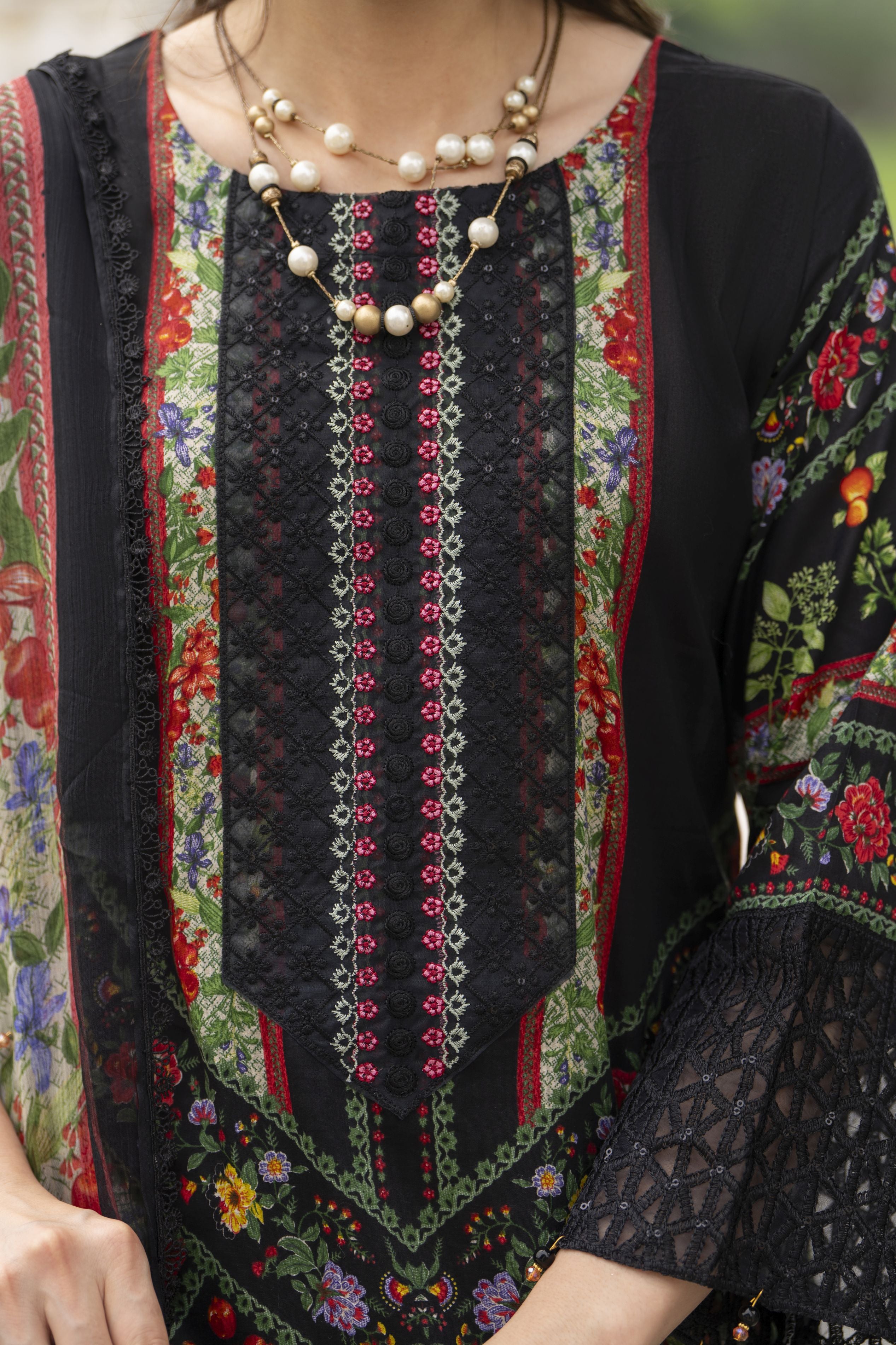 Sakeena Summer Ease – Black 3pc  Lawn Dress with Farshi Shalwar SSE3