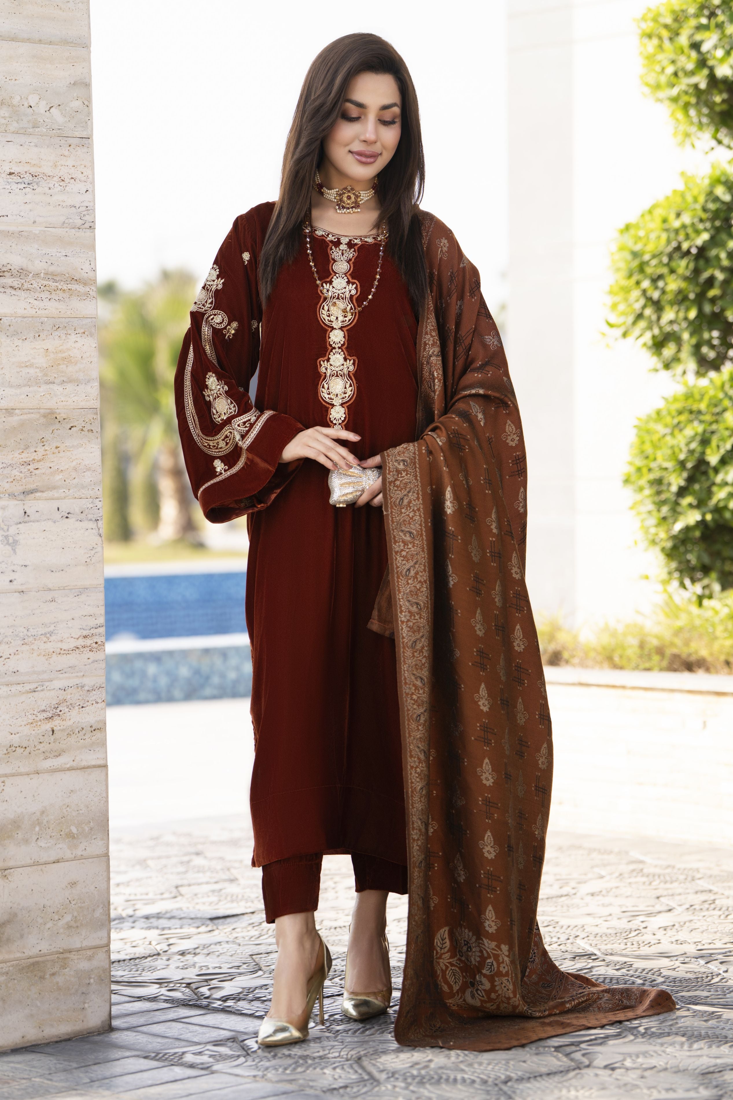 Aleezay KASHMÉ – Deep Rust Velvet 3pc Suit with Jacquard Shawl KA2