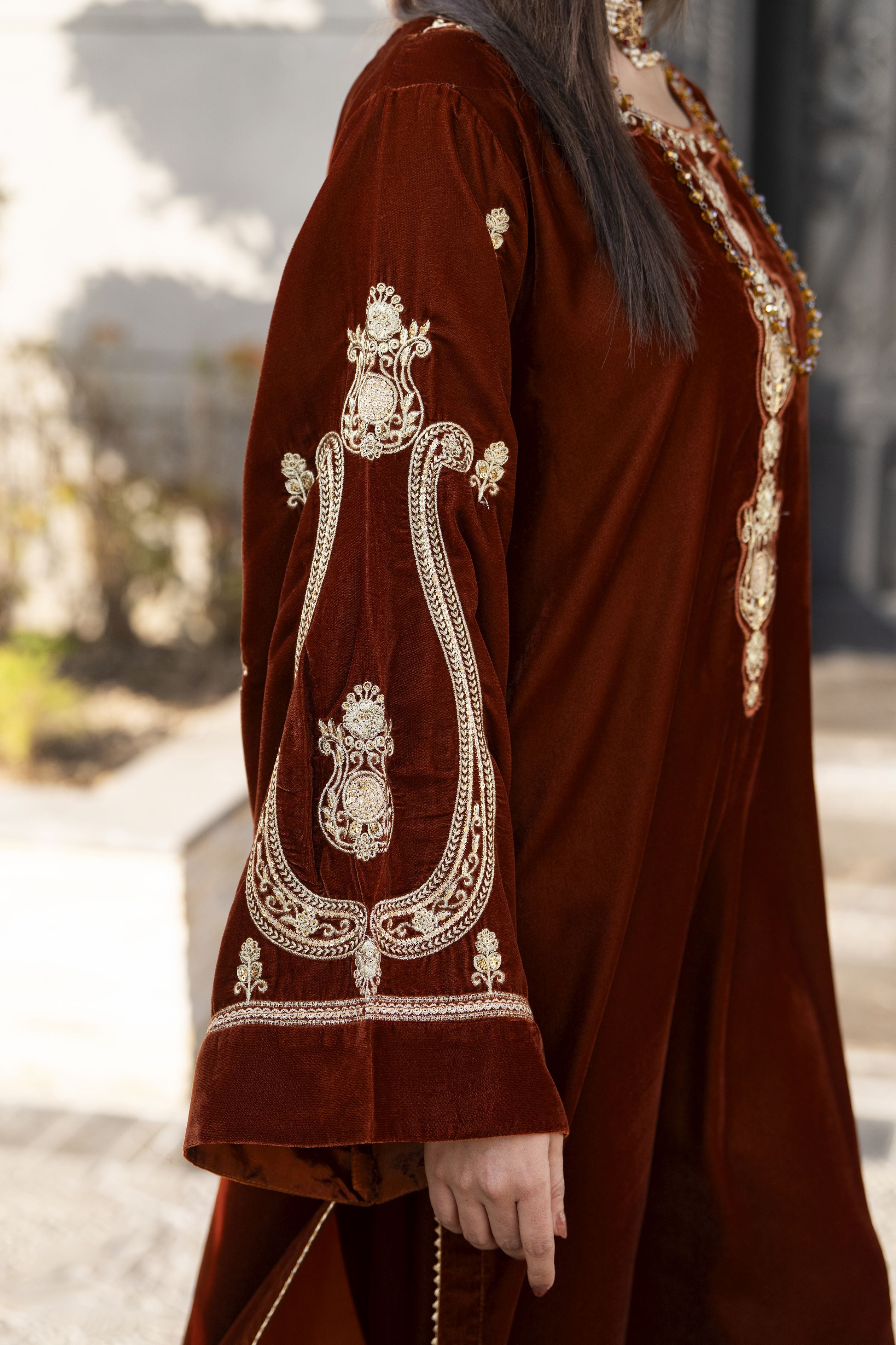 Aleezay KASHMÉ – Deep Rust Velvet 3pc Suit with Jacquard Shawl KA2