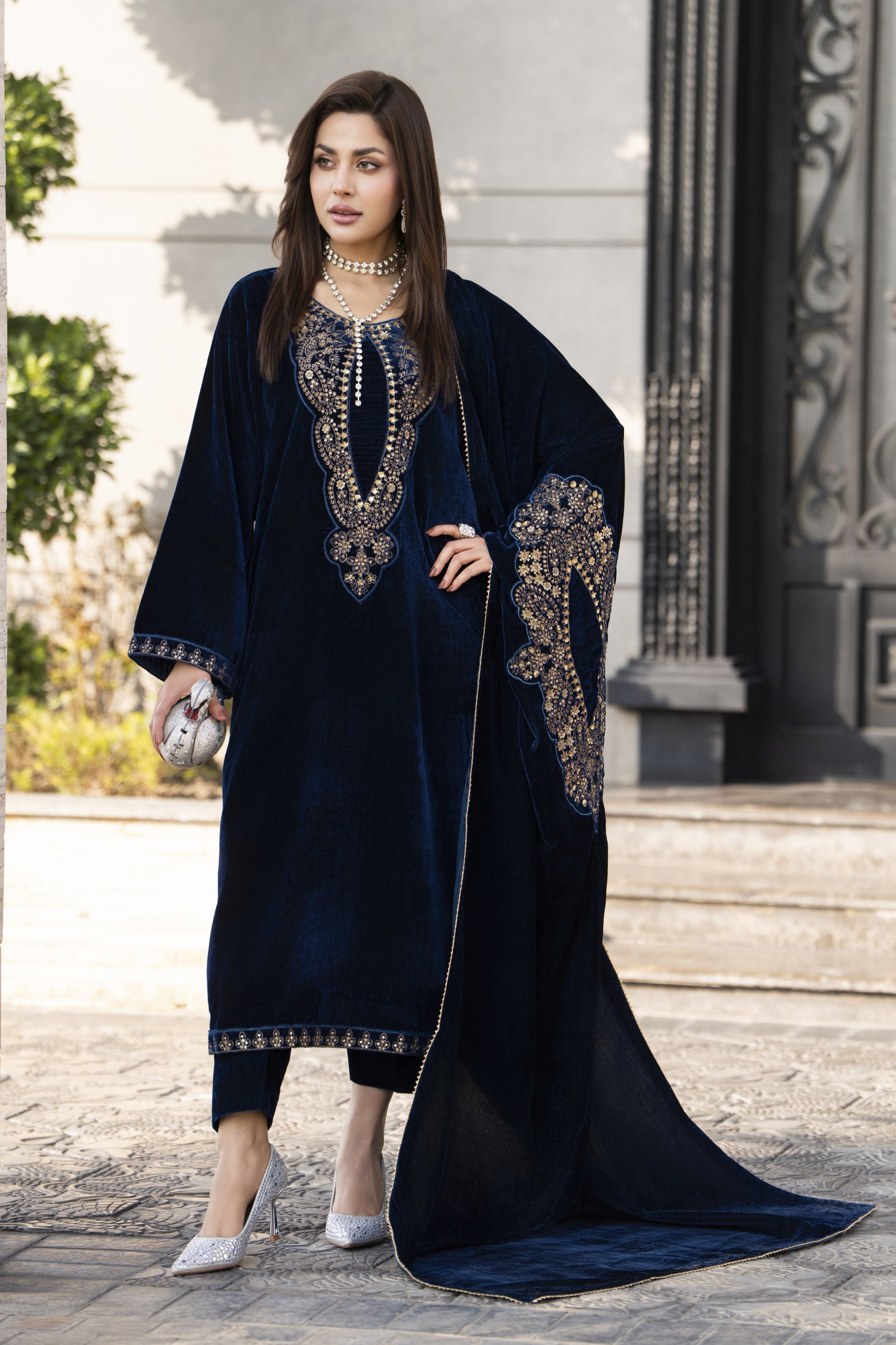 Aleezay KASHMÉ – Midnight Teal Velvet 3pc Suit with Velvet Shawl KA8