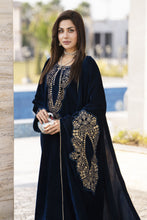 Aleezay KASHMÉ – Midnight Teal Velvet 3pc Suit with Velvet Shawl KA8