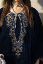 Aleezay KASHMÉ – Midnight Teal Velvet 3pc Suit with Velvet Shawl KA8
