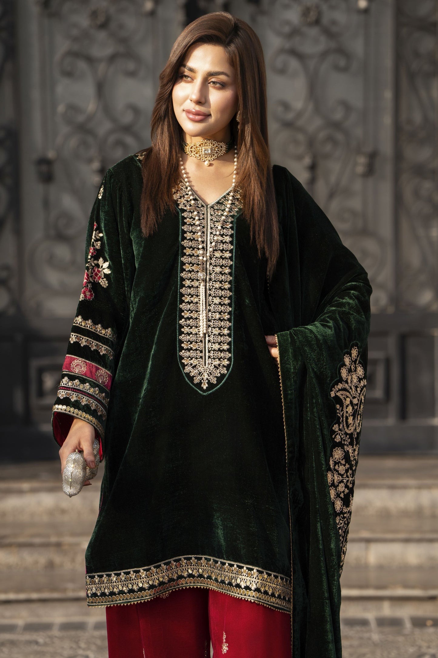 Aleezay KASHMÉ – Forest Green Velvet 3pc Suit with Velvet Shawl KA9