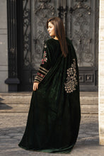 Aleezay KASHMÉ – Forest Green Velvet 3pc Suit with Velvet Shawl KA9