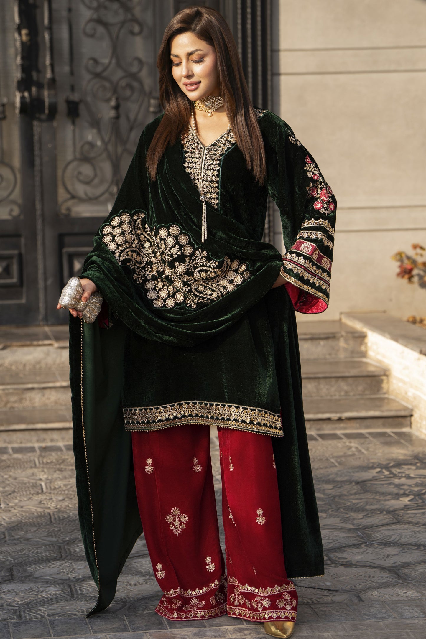 Aleezay KASHMÉ – Forest Green Velvet 3pc Suit with Velvet Shawl KA9