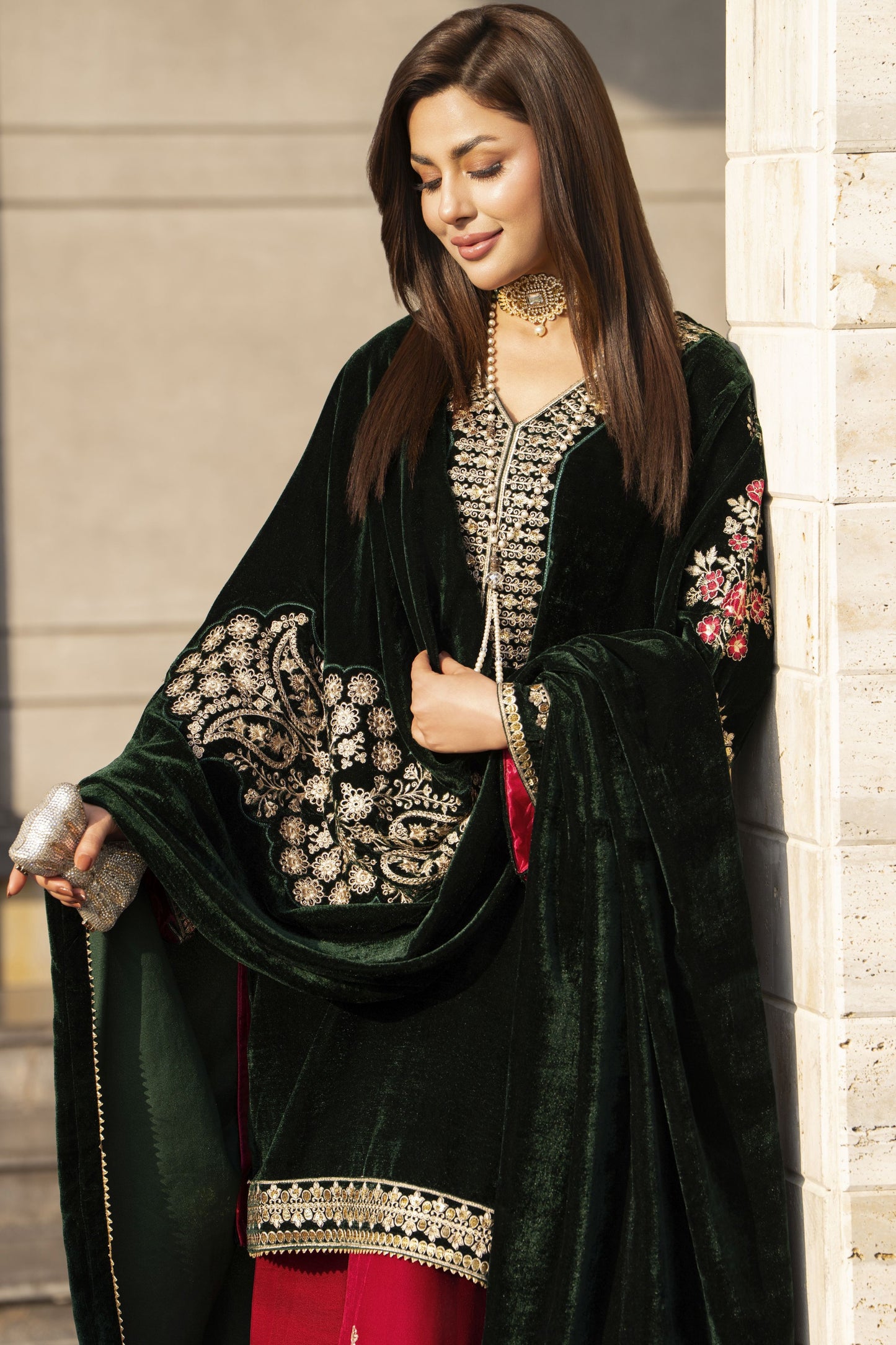 Aleezay KASHMÉ – Forest Green Velvet 3pc Suit with Velvet Shawl KA9