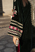 Aleezay KASHMÉ – Forest Green Velvet 3pc Suit with Velvet Shawl KA9