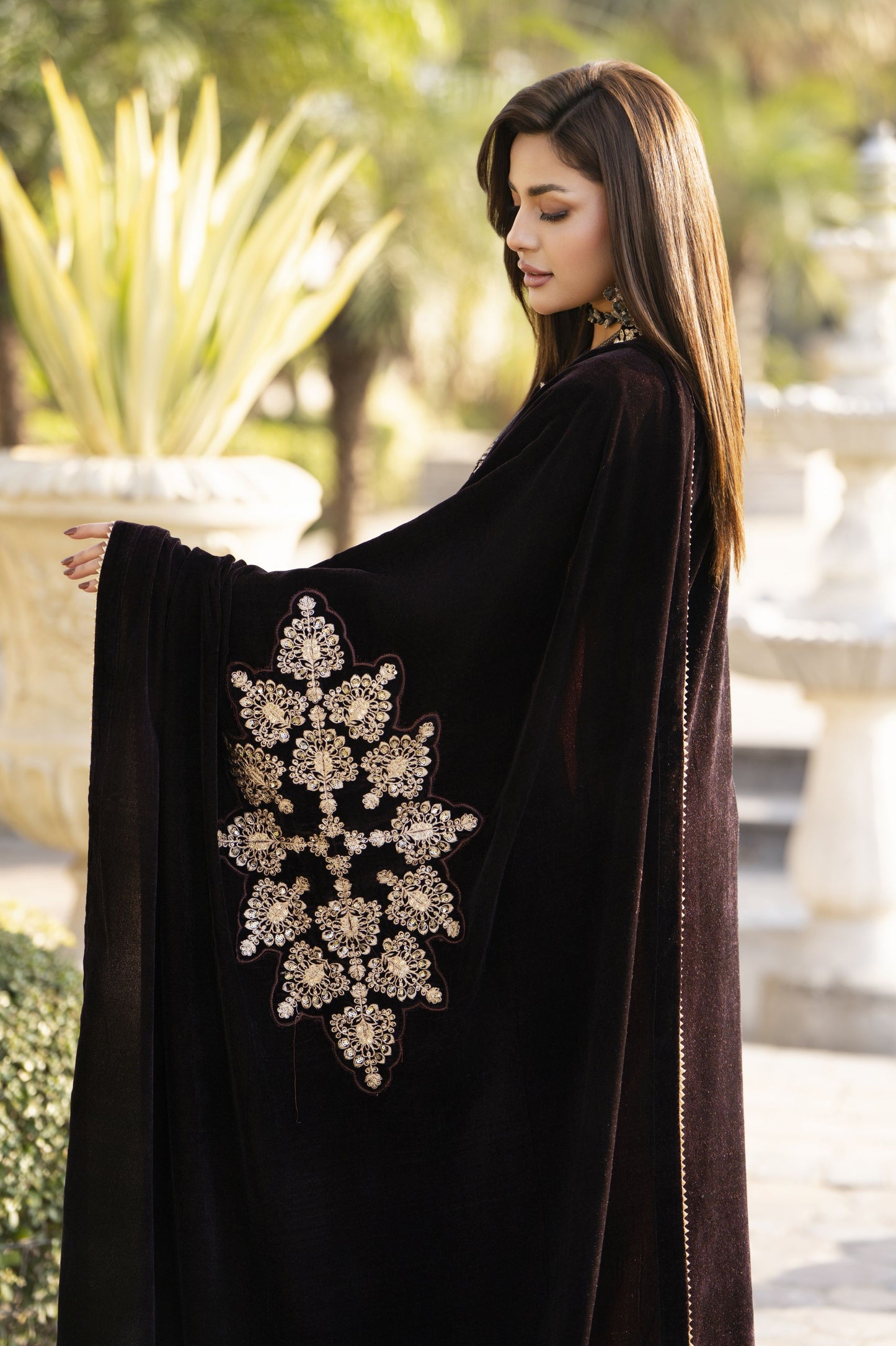 Aleezay KASHMÉ – Dark Brown Velvet 3pc Suit with Velvet Shawl KA4