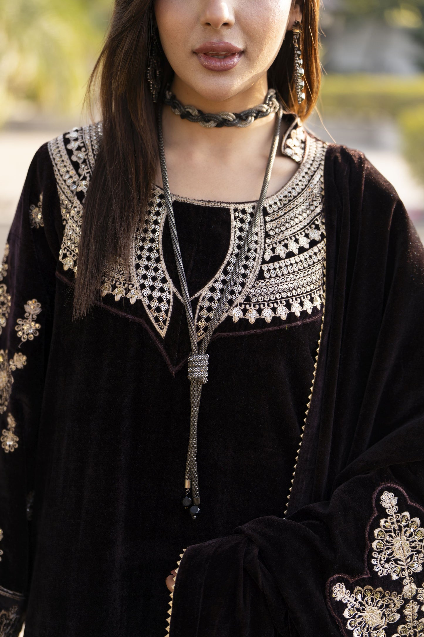 Aleezay KASHMÉ – Dark Brown Velvet 3pc Suit with Velvet Shawl KA4