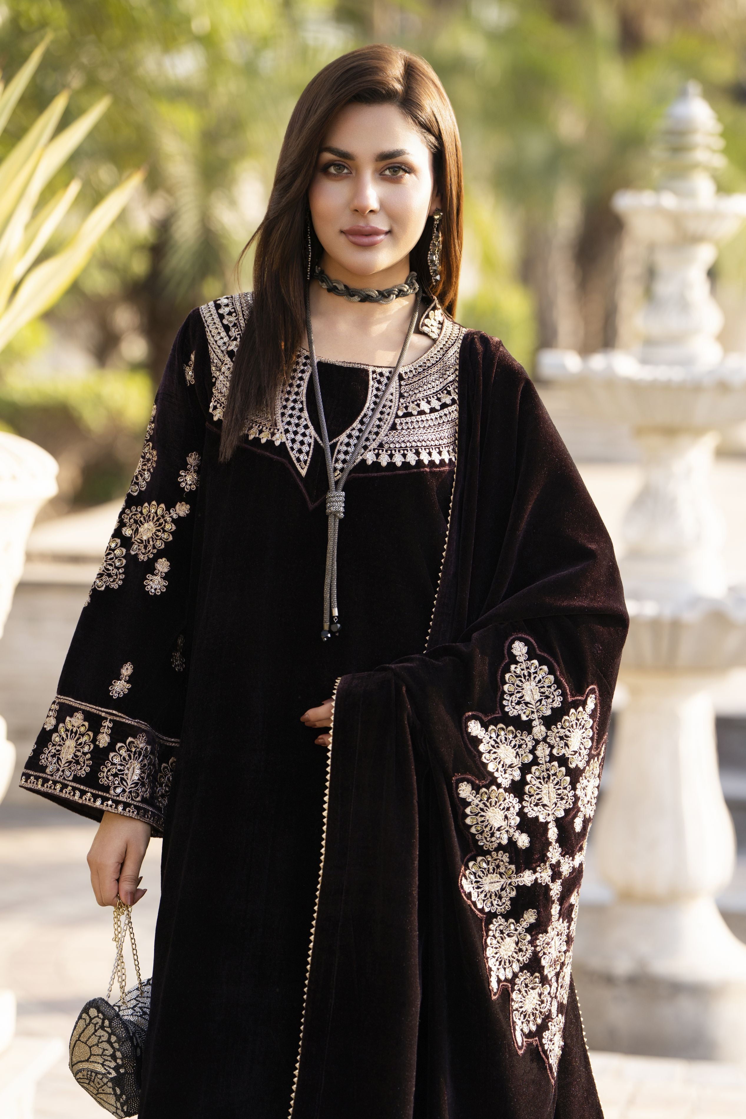 Aleezay KASHMÉ – Dark Brown Velvet 3pc Suit with Velvet Shawl KA4