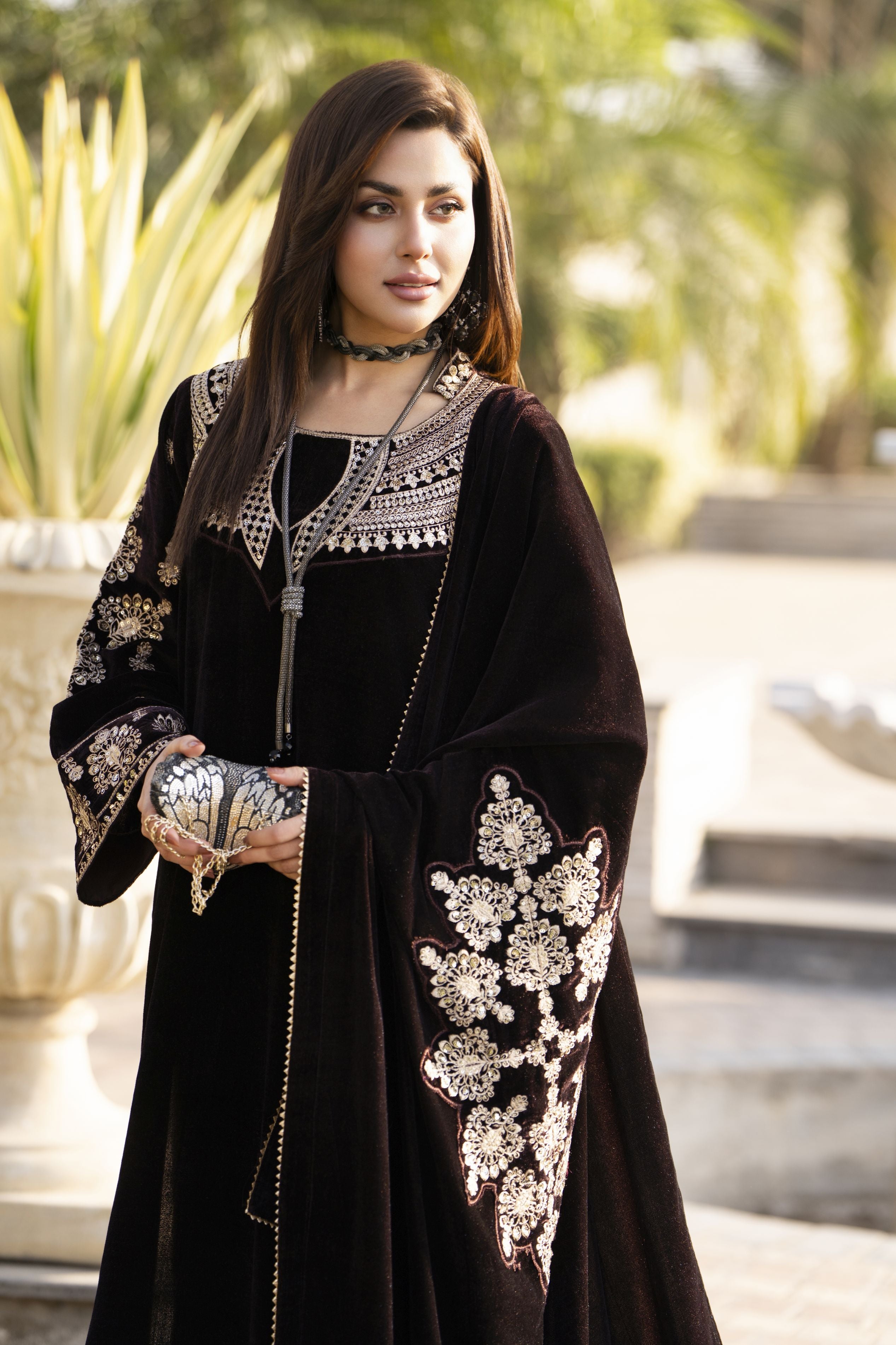 Aleezay KASHMÉ – Dark Brown Velvet 3pc Suit with Velvet Shawl KA4