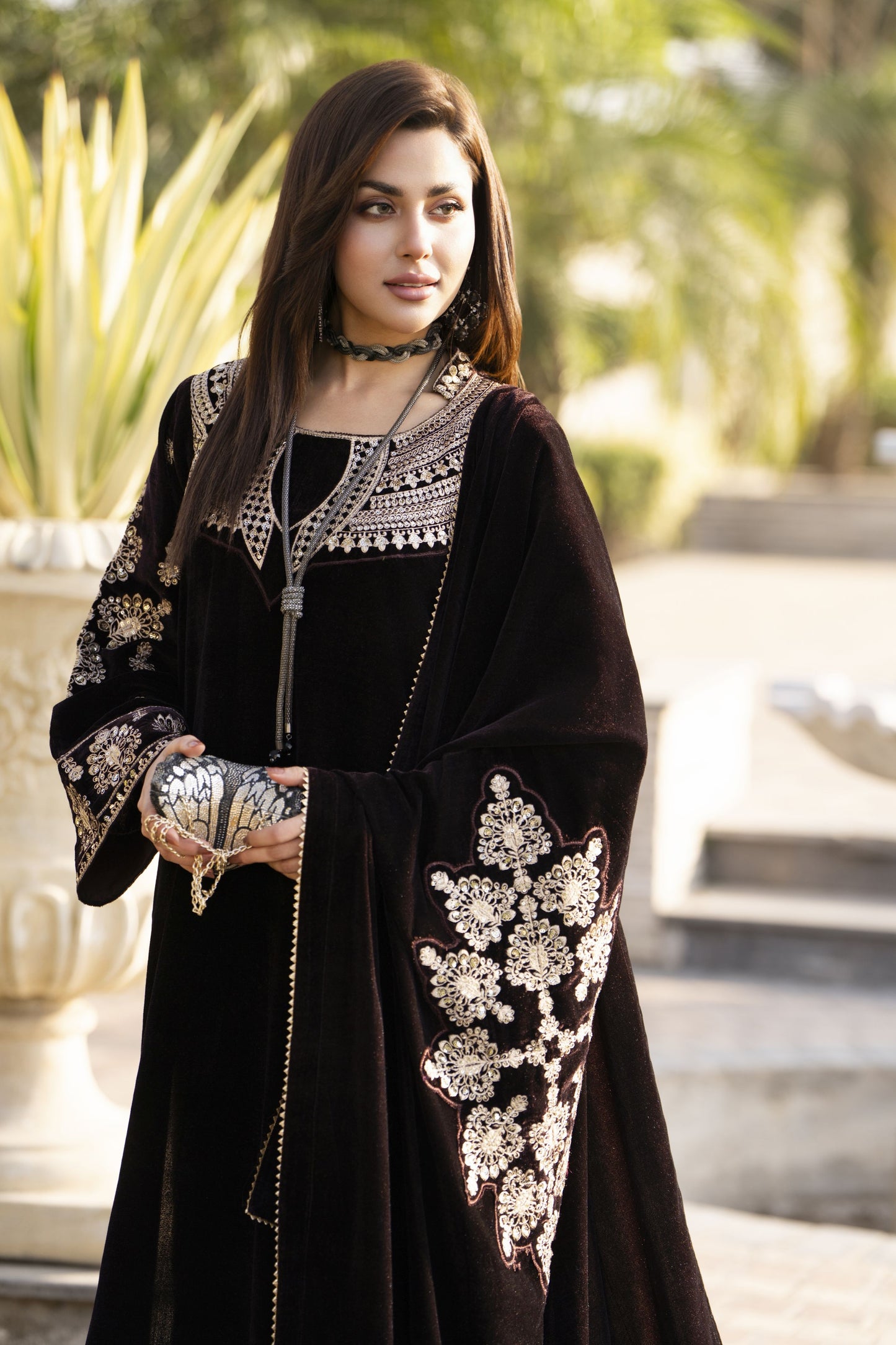Aleezay KASHMÉ – Dark Brown Velvet 3pc Suit with Velvet Shawl KA4
