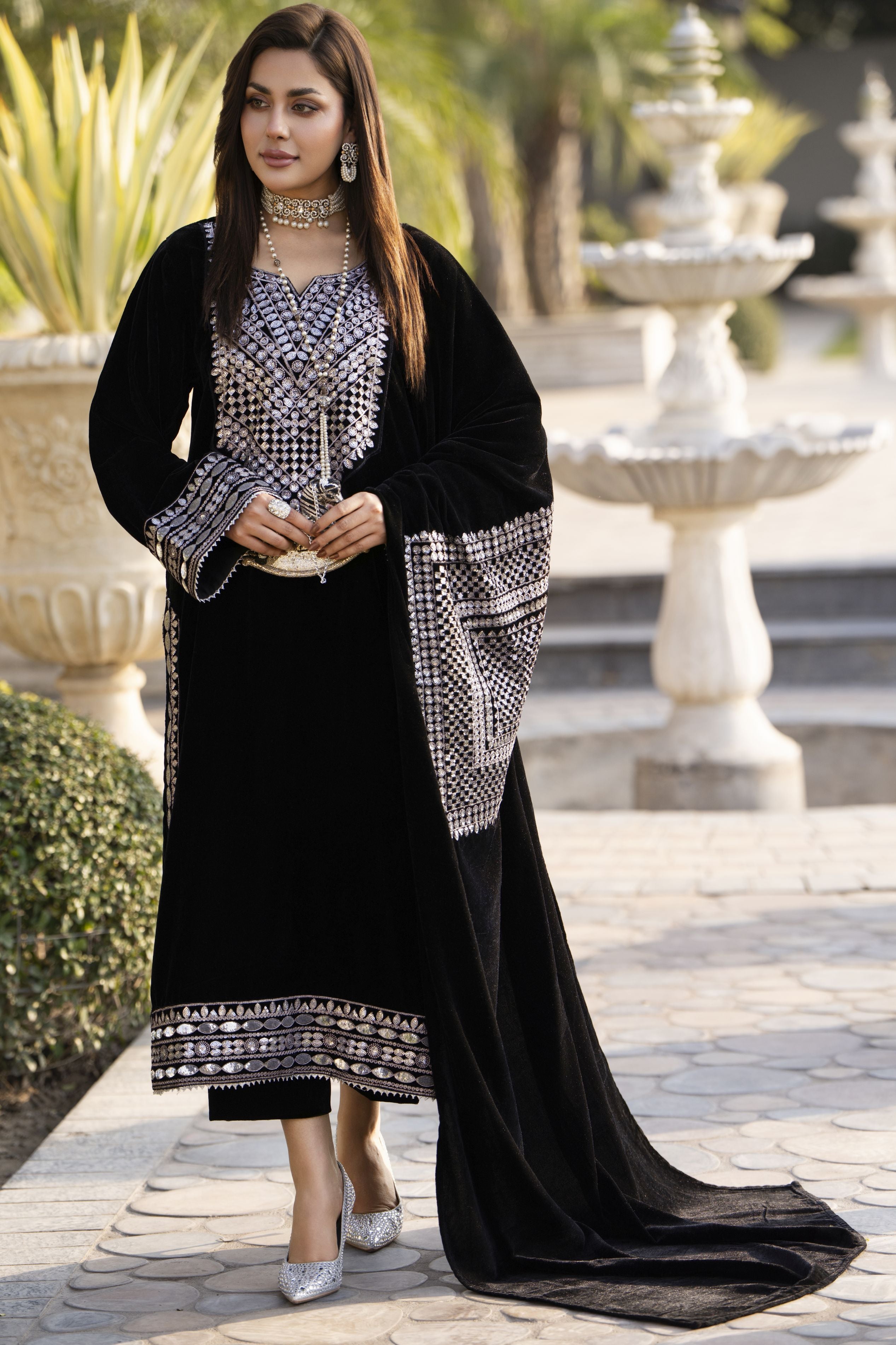 Aleezay KASHMÉ – Jet Black Velvet 3pc Suit with Velvet Shawl KA10