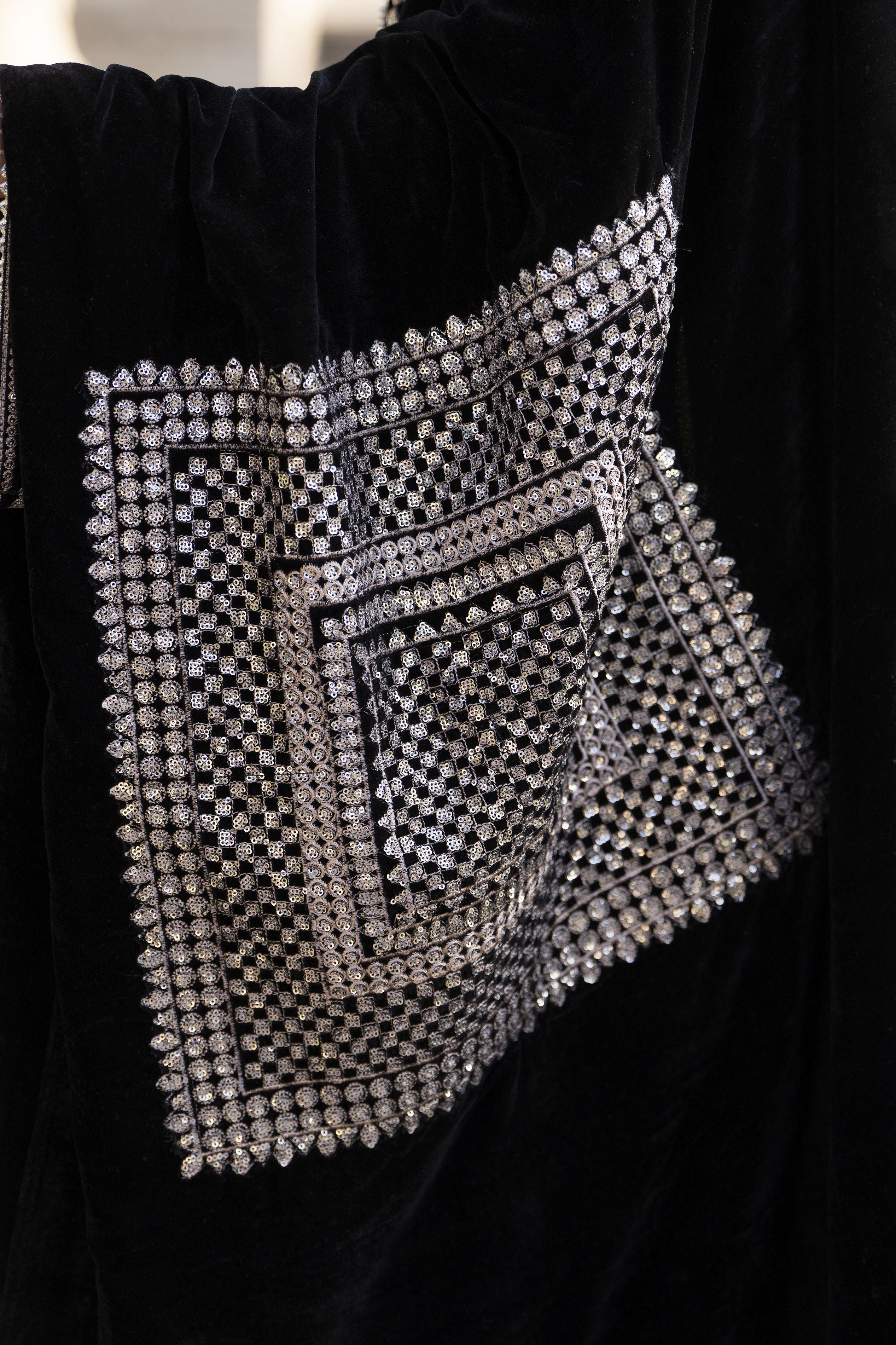 Aleezay KASHMÉ – Jet Black Velvet 3pc Suit with Velvet Shawl KA10