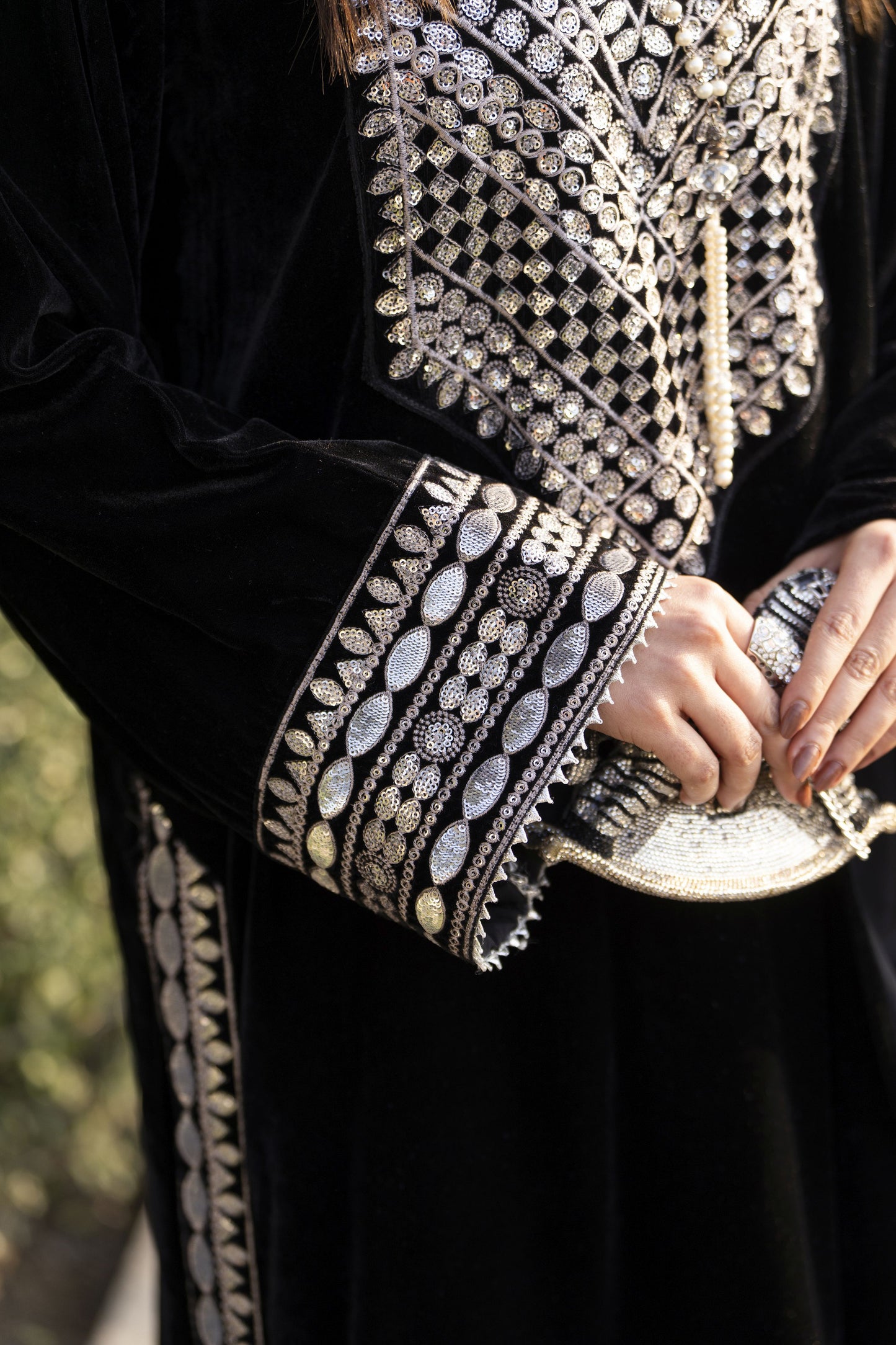 Aleezay KASHMÉ – Jet Black Velvet 3pc Suit with Velvet Shawl KA10