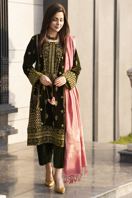 Aleezay KASHMÉ – Olive Green Velvet 3pc Suit with Shawl KA3